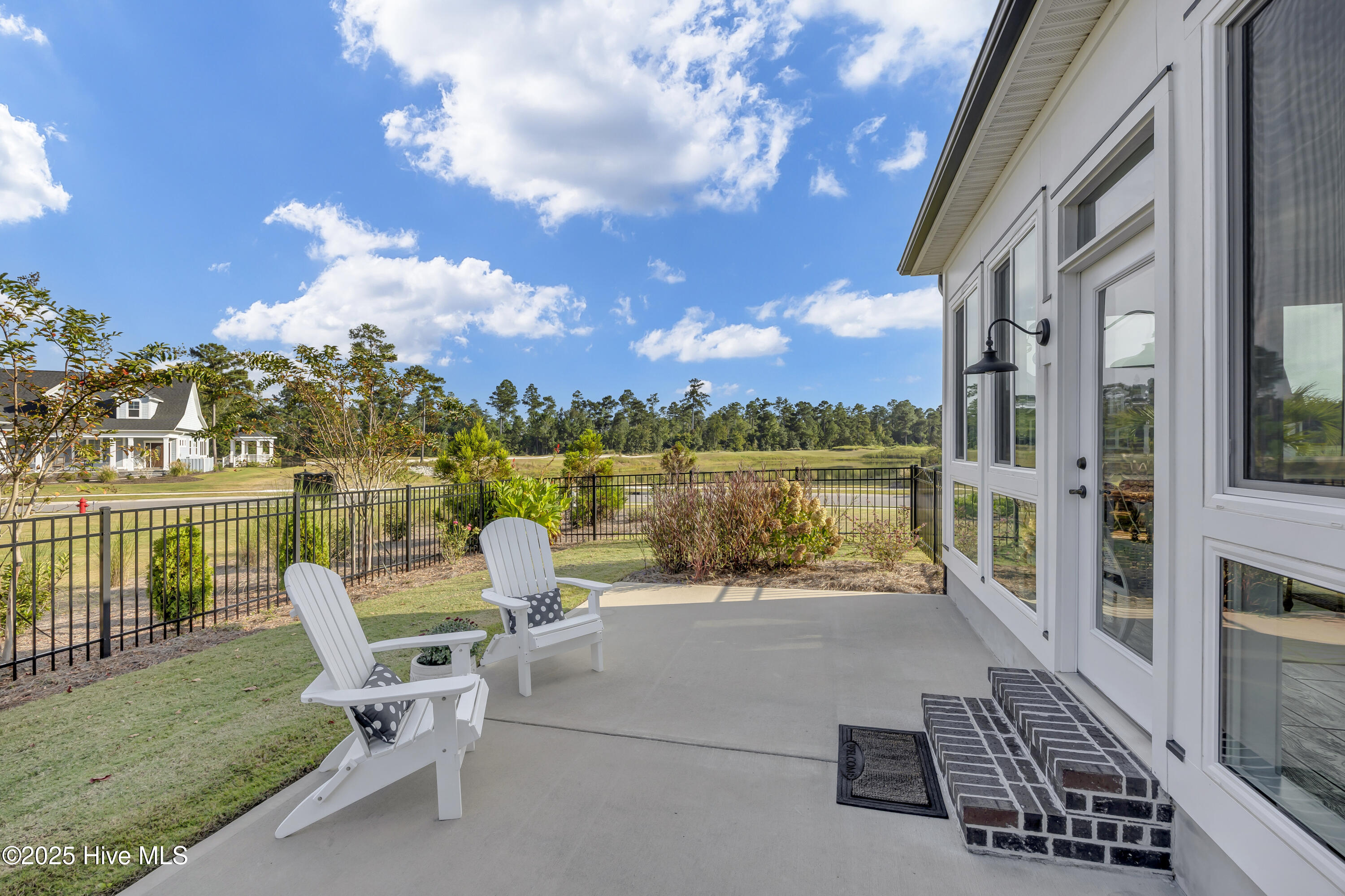 100557399 | Photo 65