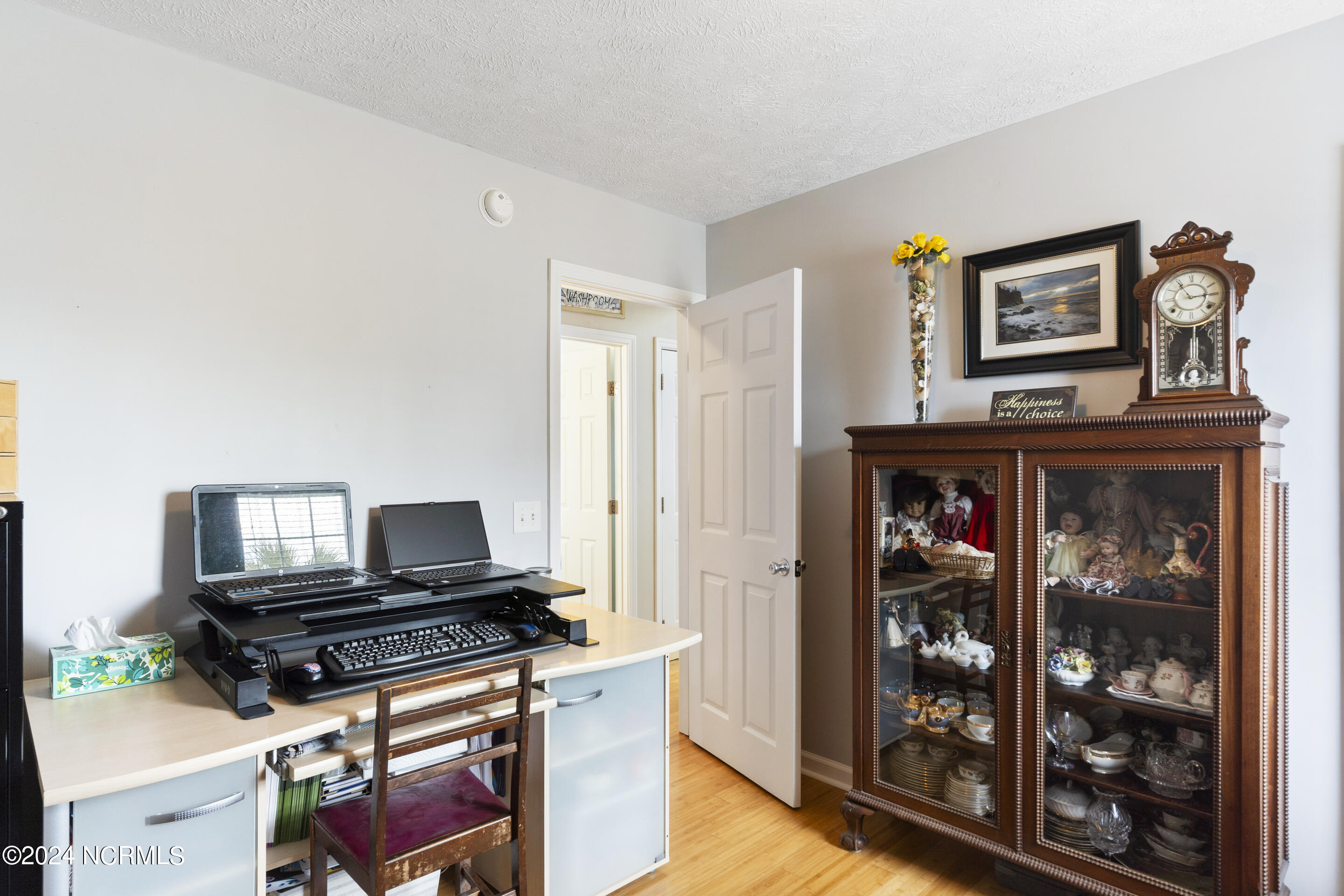 100562930 | Photo 22