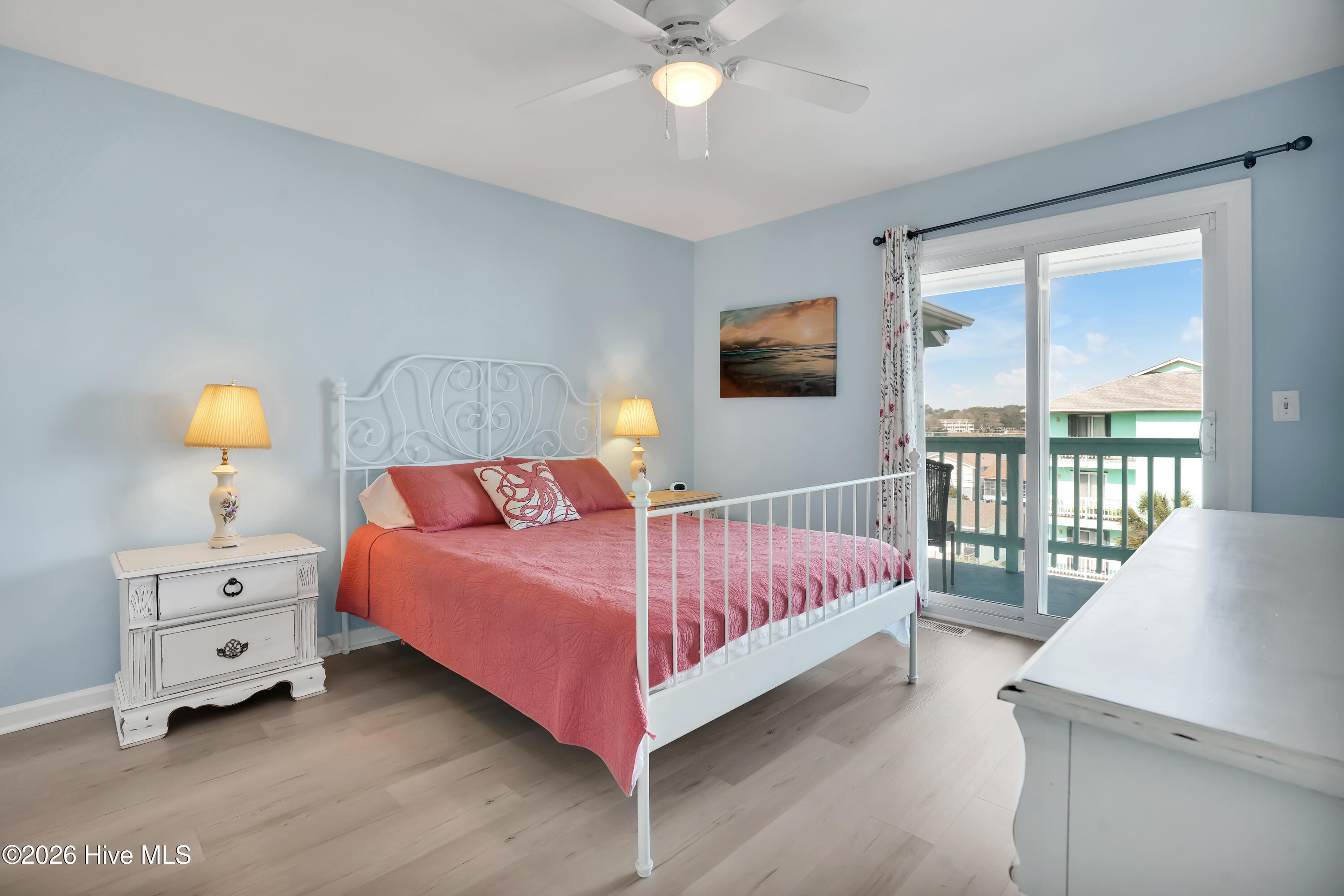 100570328 | Photo 18