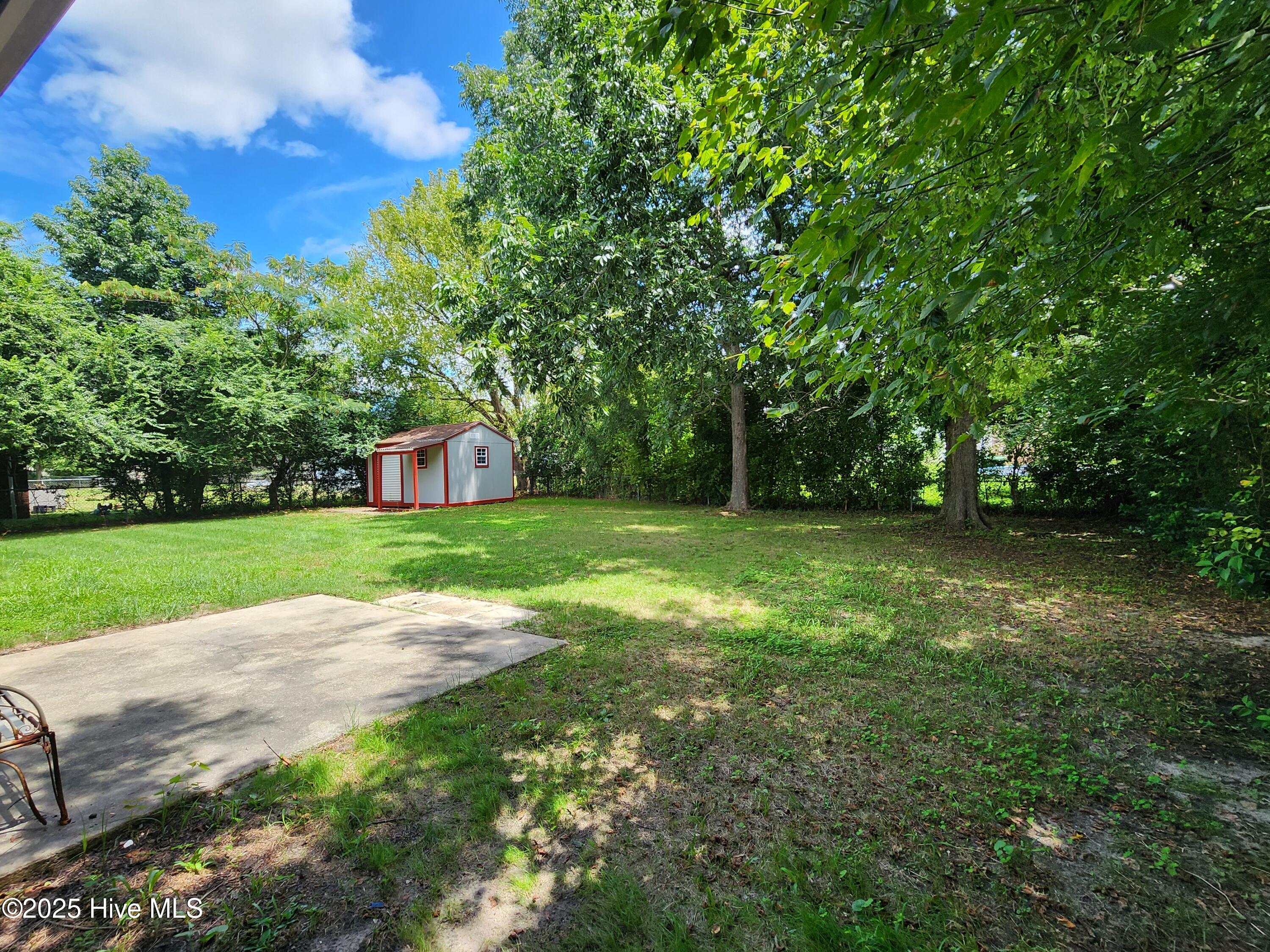 100592110 | Photo 24