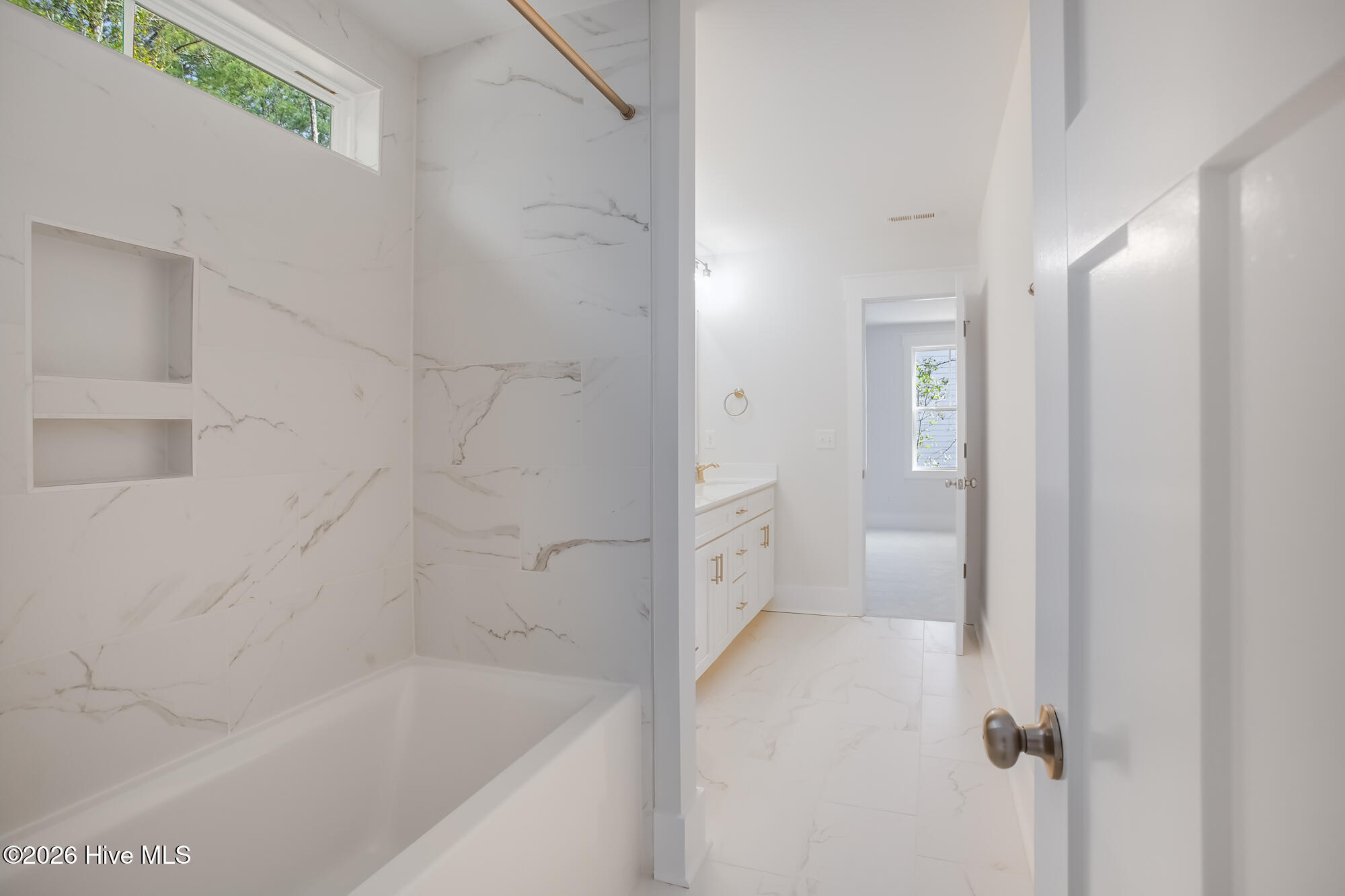 100559755 | Photo 24