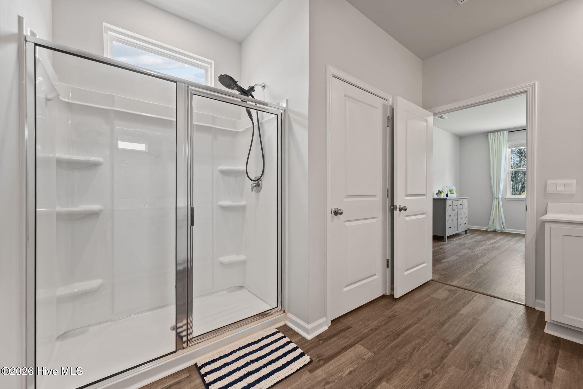 100564273 | Photo 23