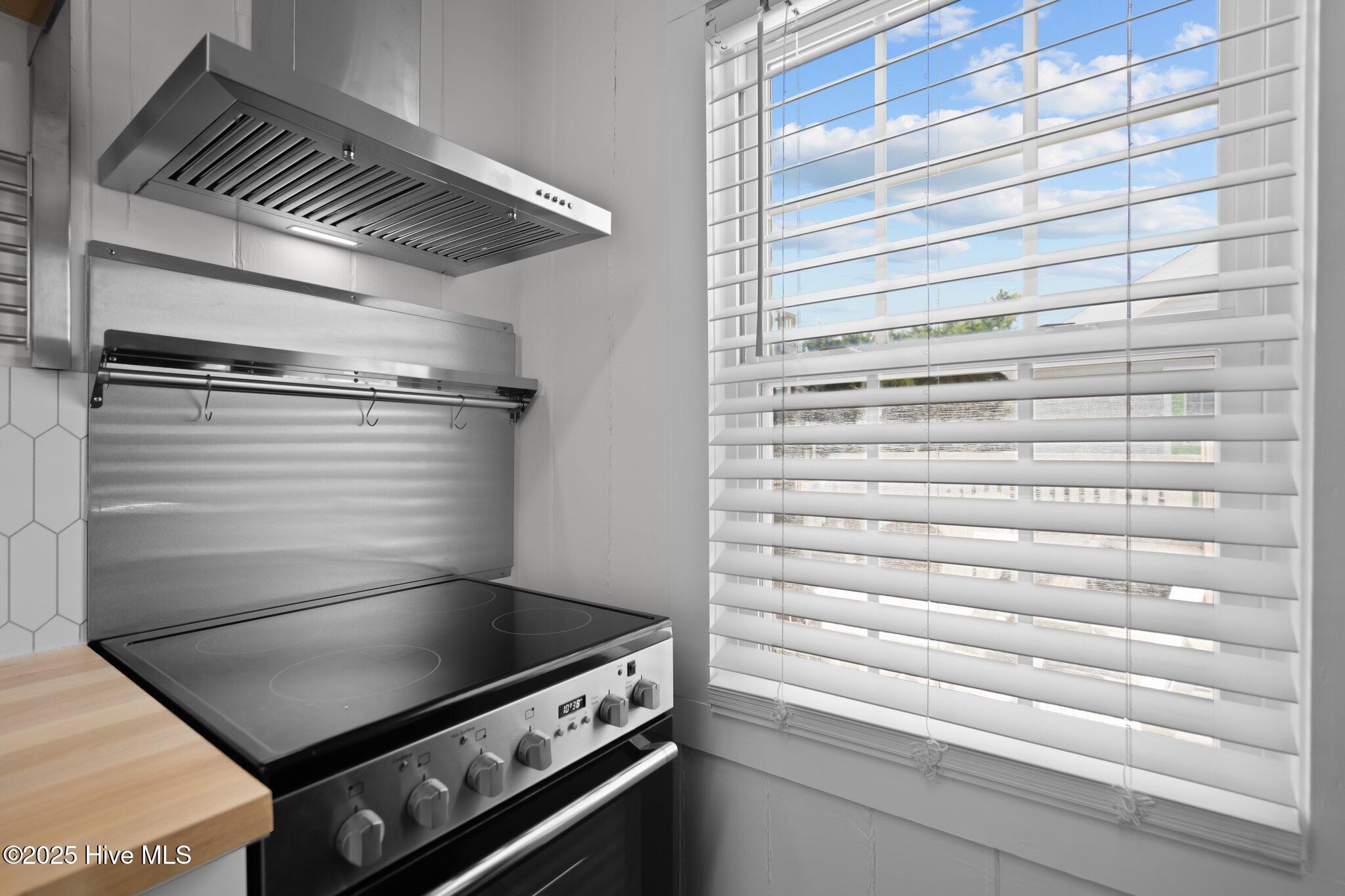 100537194 | Photo 110