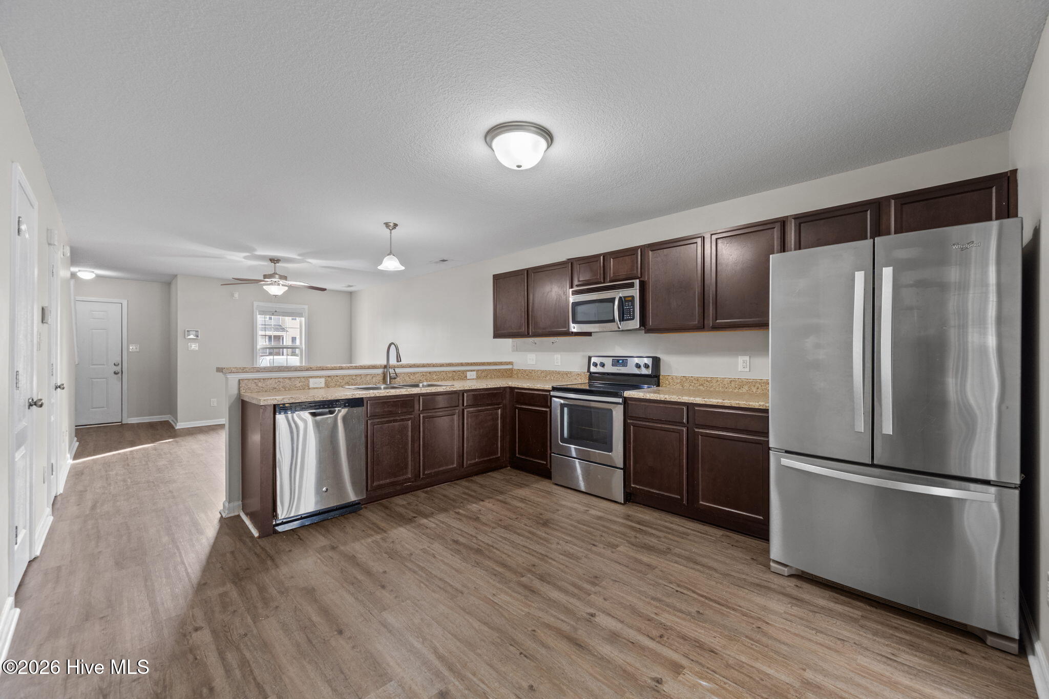 100549105 | Photo 36