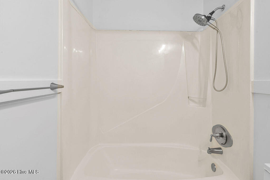 100566377 | Photo 23