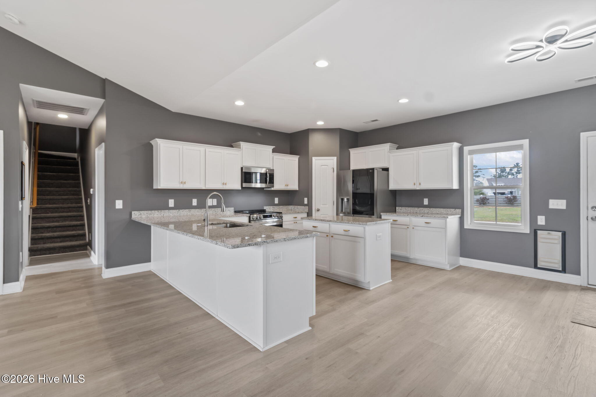 100560163 | Photo 10