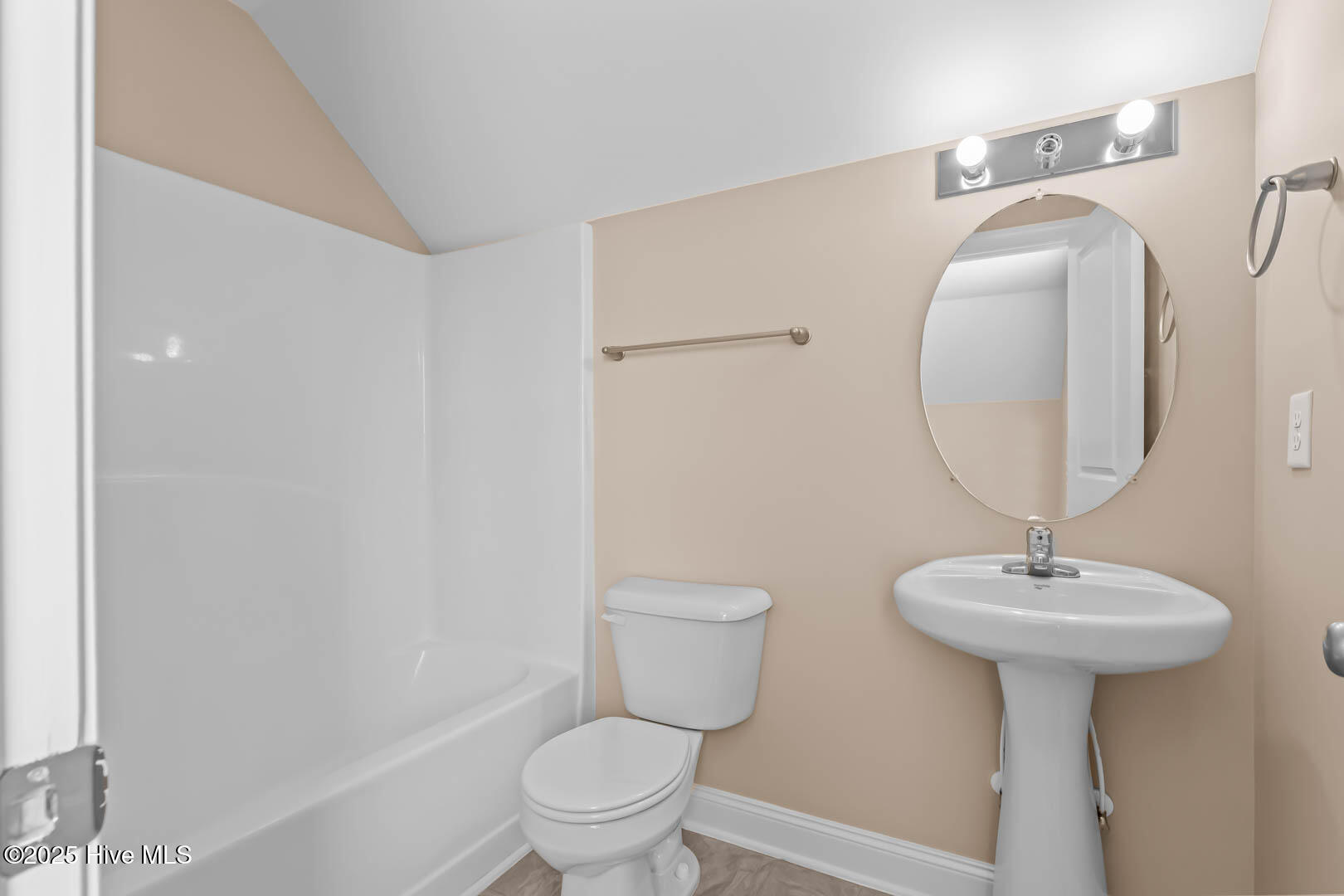 100532827 | Photo 58