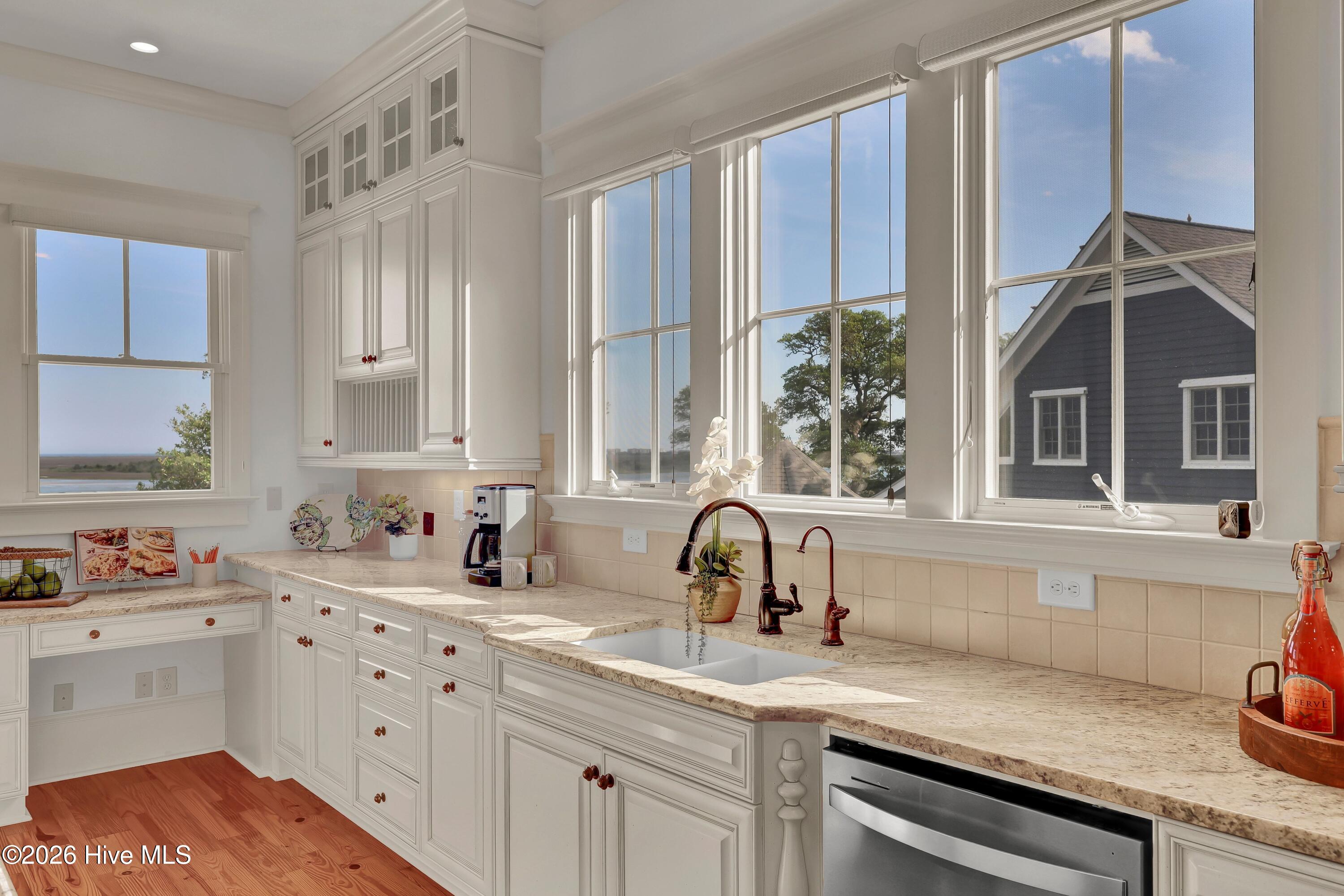 100569484 | Photo 26