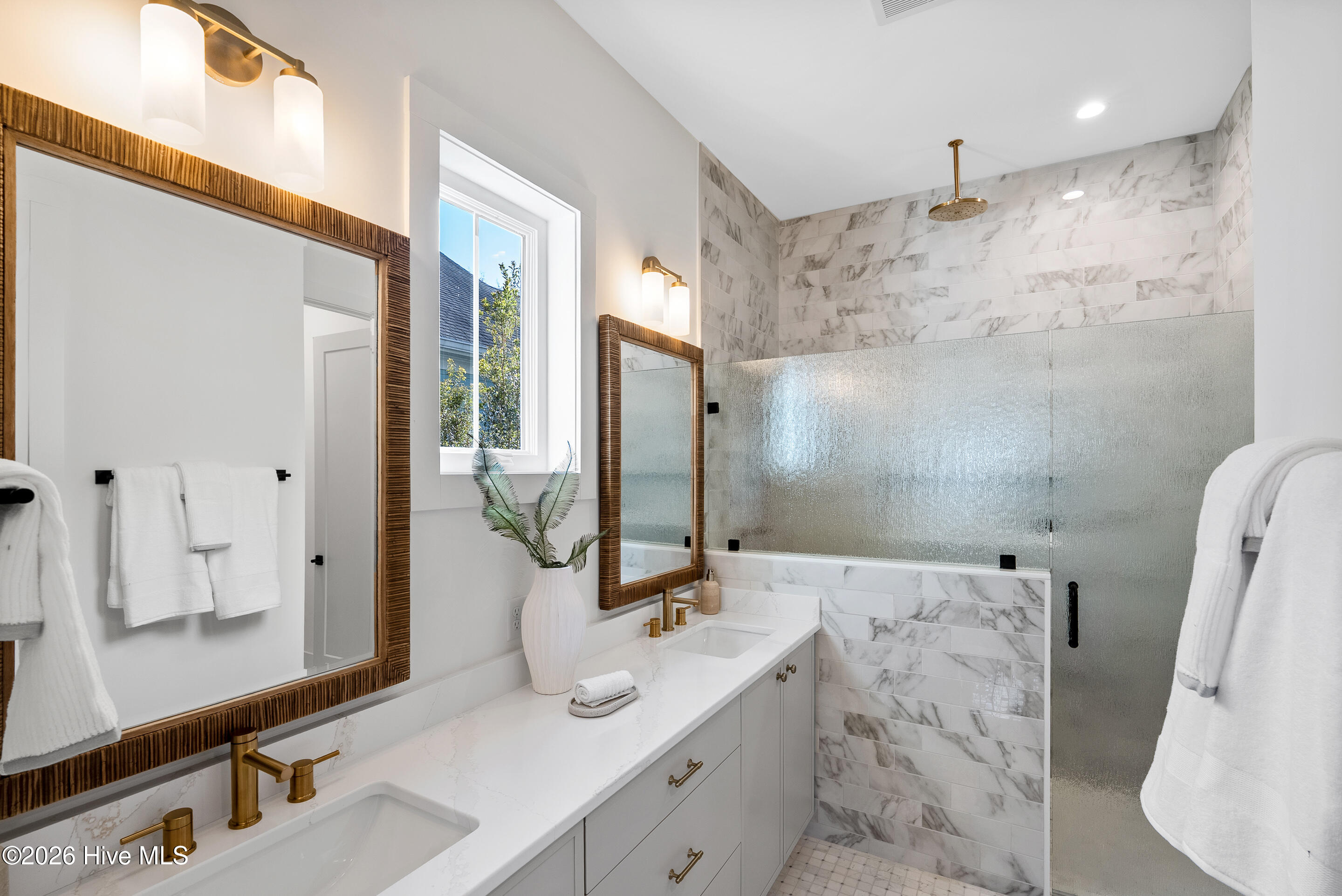 100499793 | Photo 23