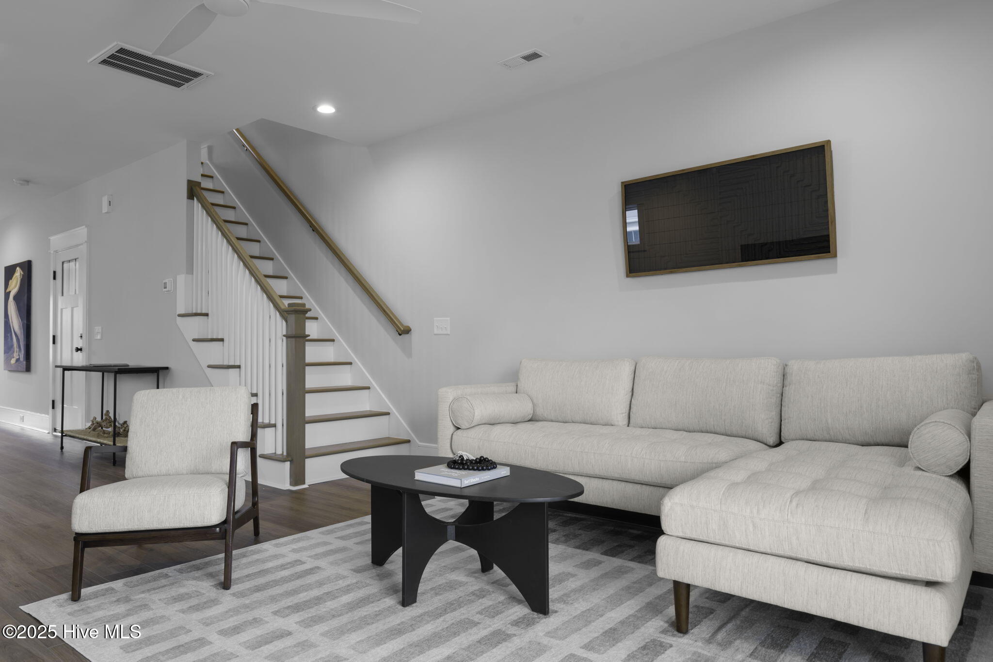 100519689 | Photo 31