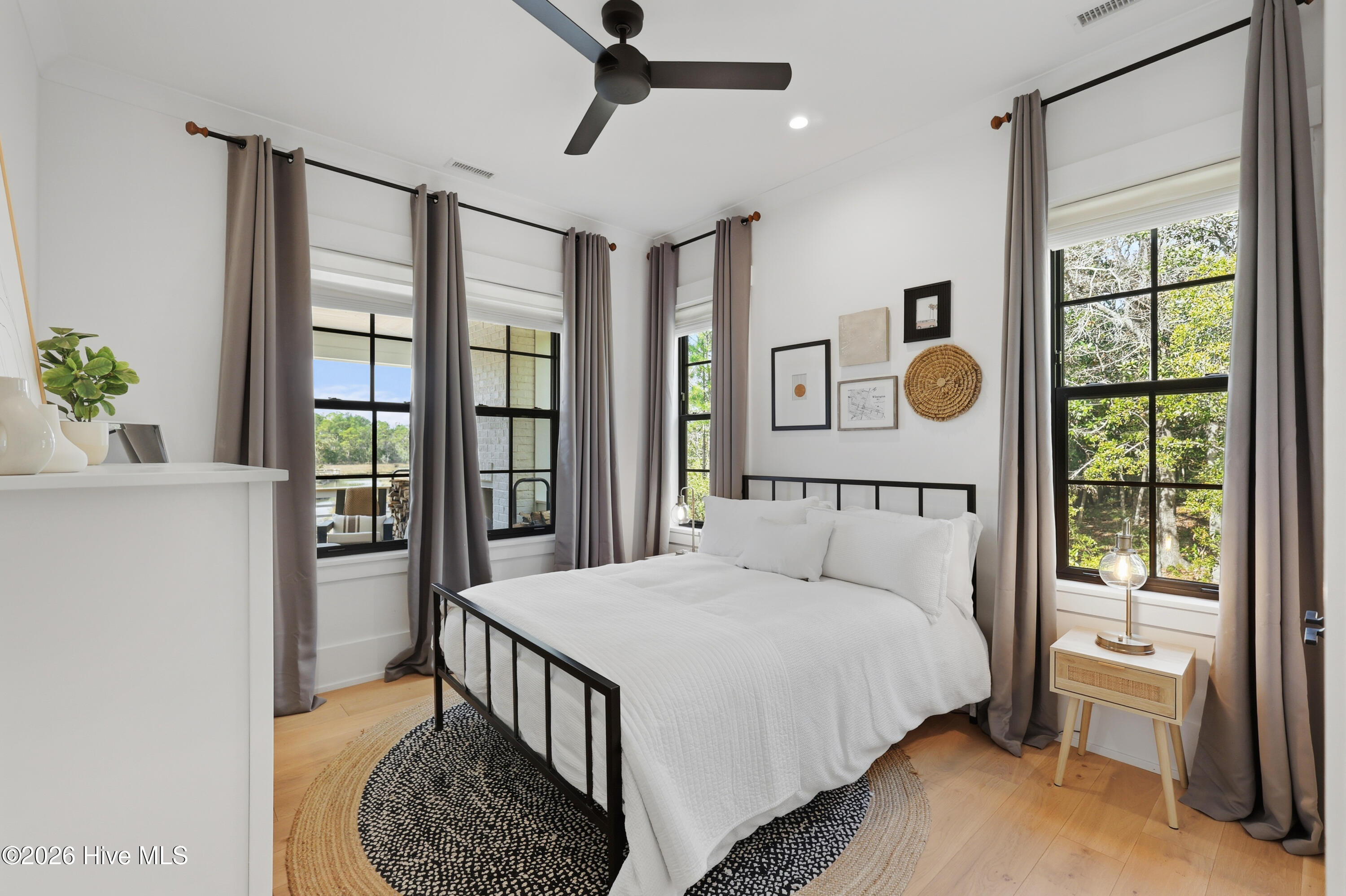 100554567 | Photo 36