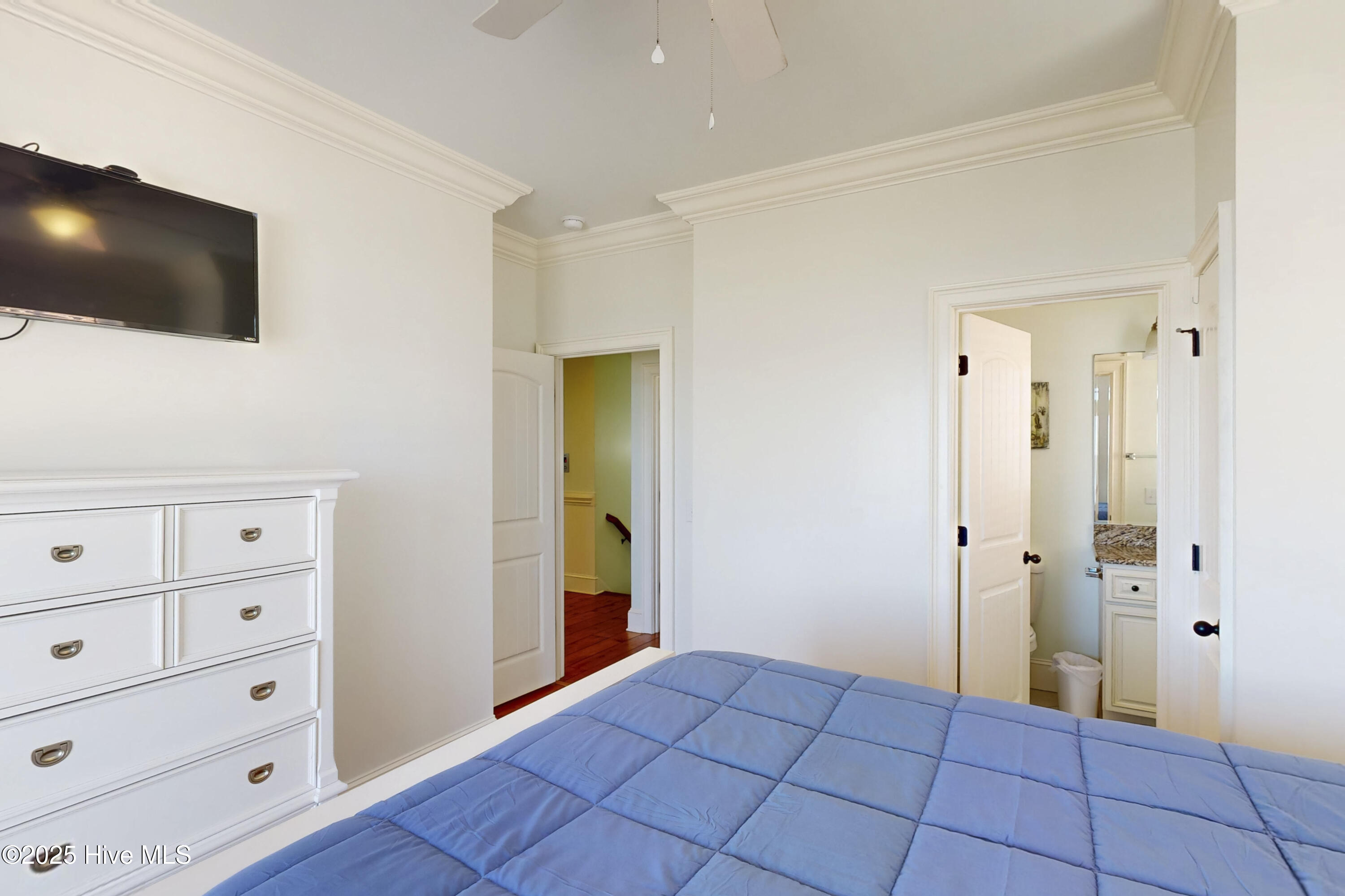 100492719 | Photo 71