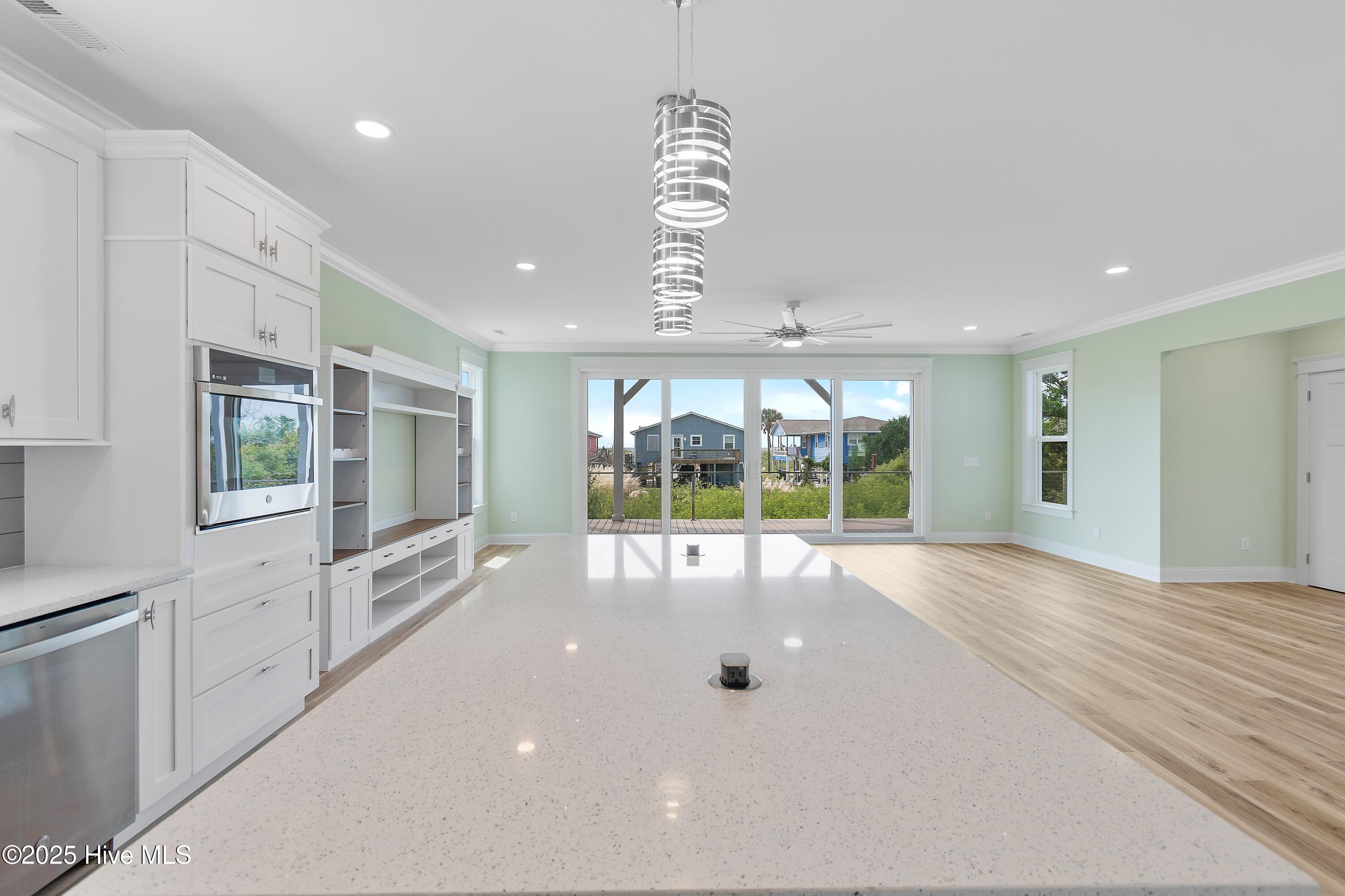 100549252 | Photo 19