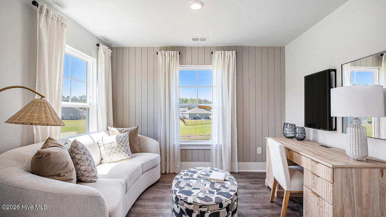 100567119 | Photo 18