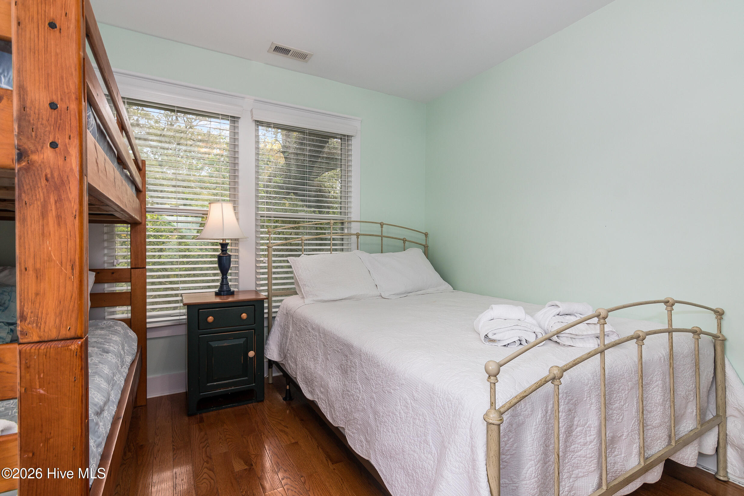 100570305 | Photo 23