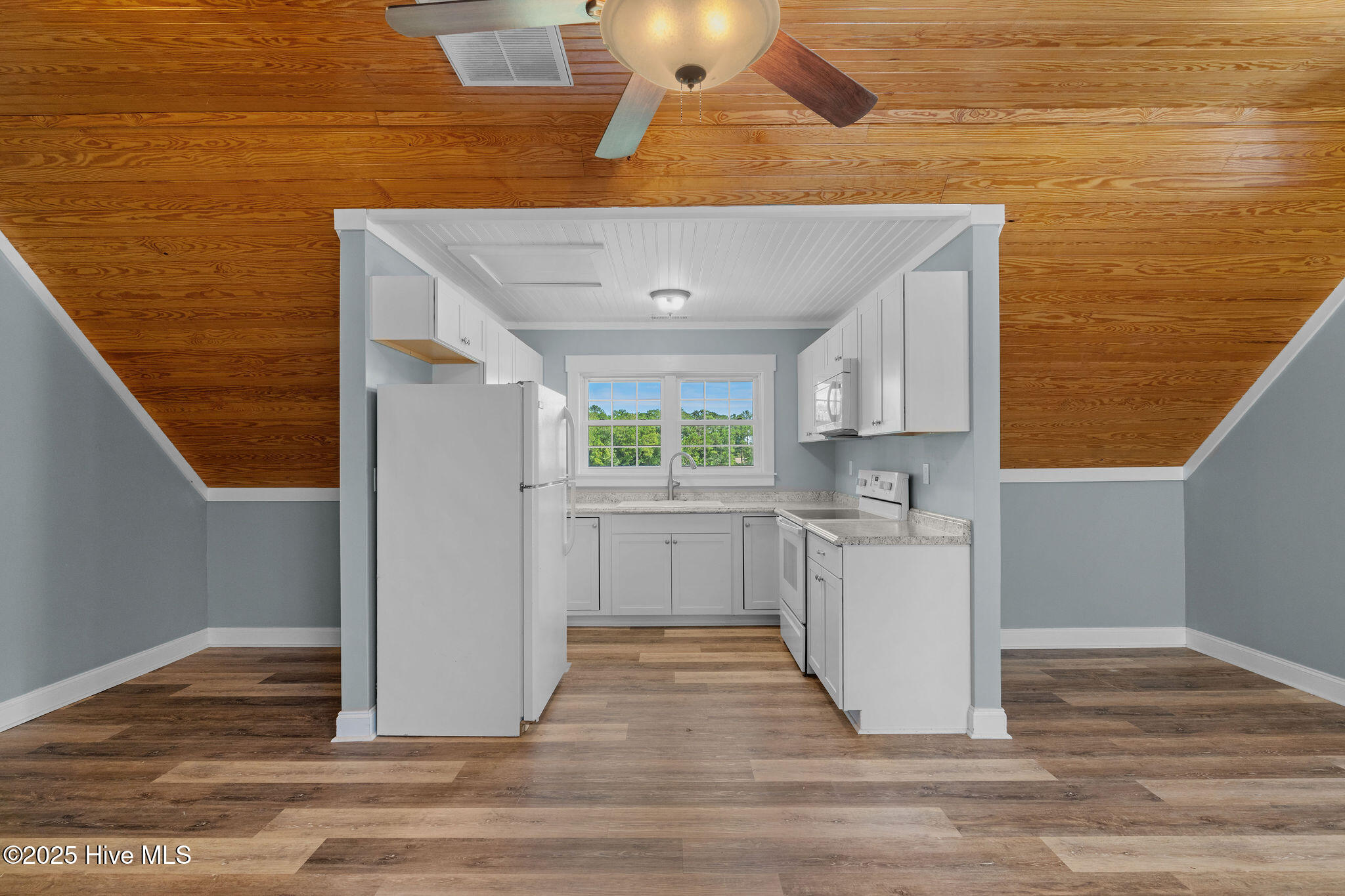 100526729 | Photo 72