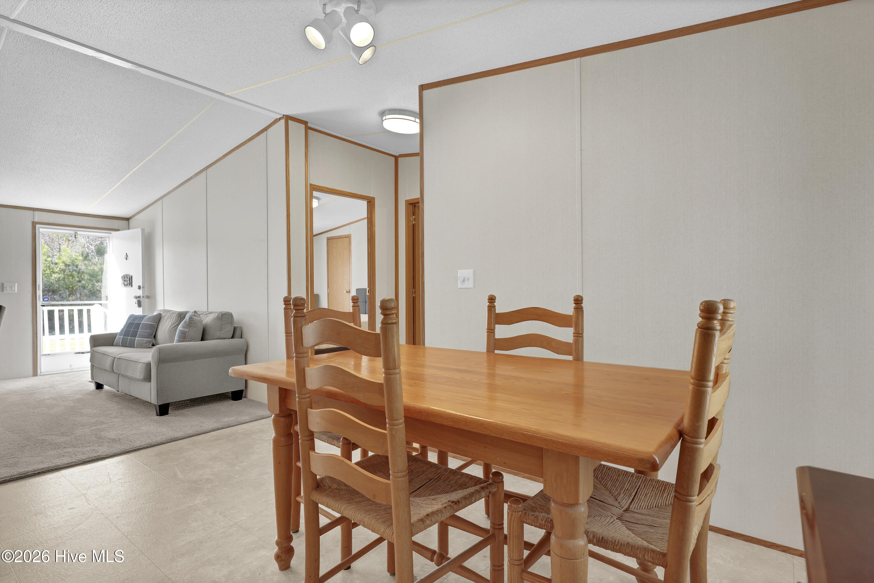 100564318 | Photo 10