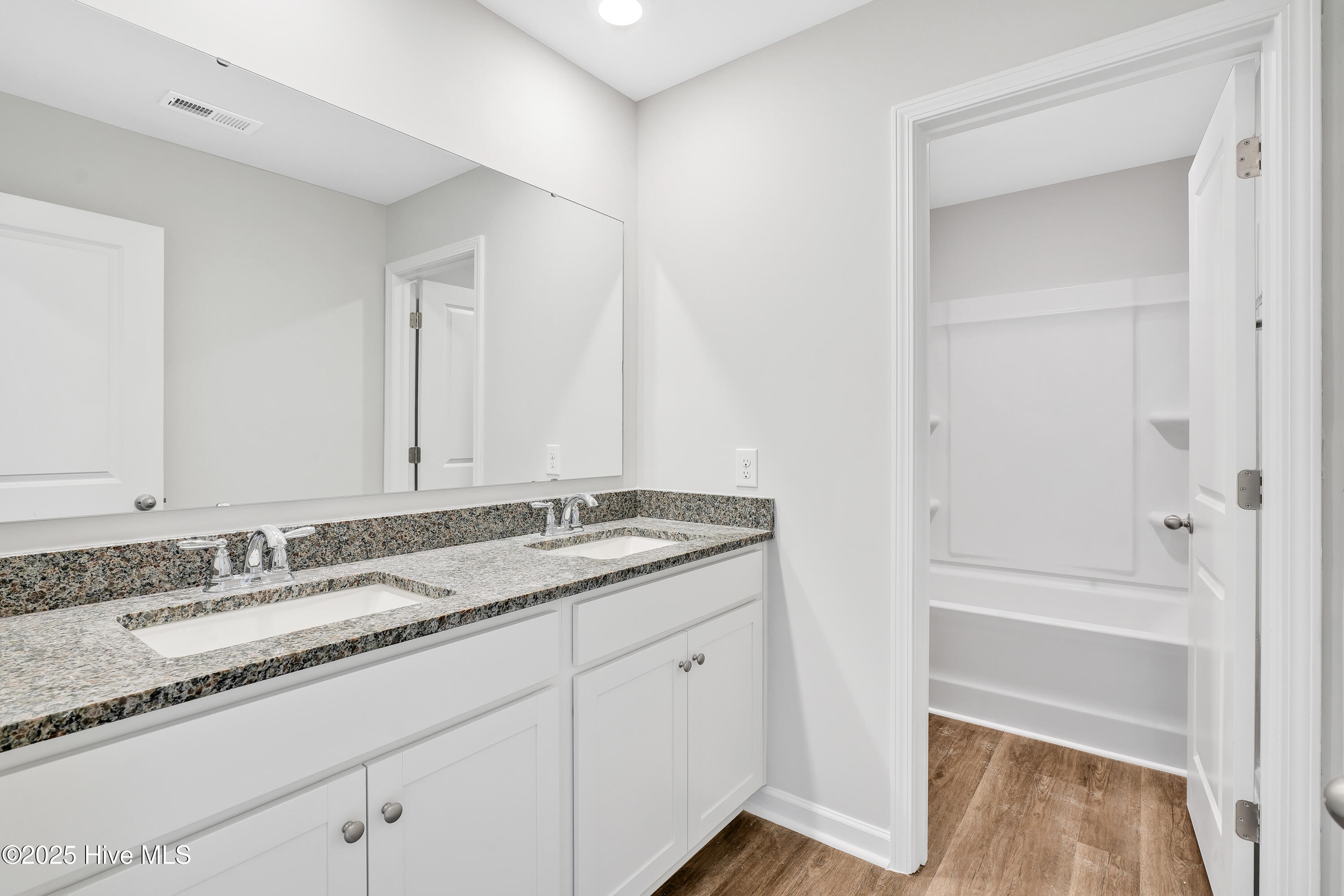 100552130 | Photo 20