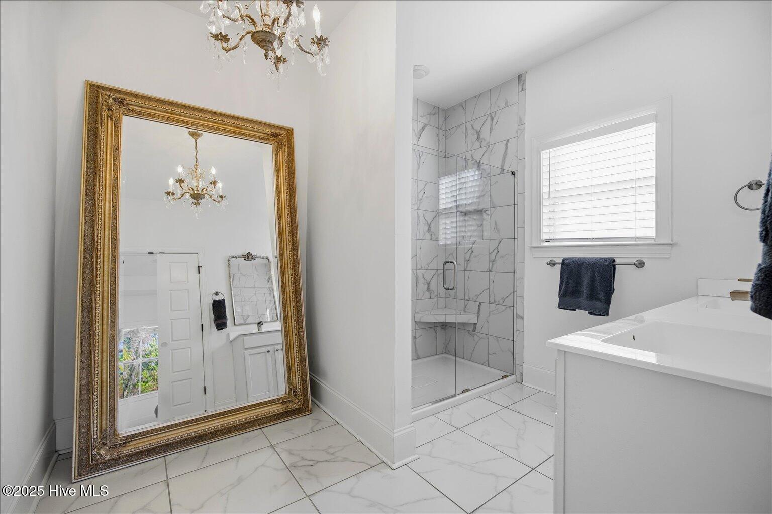 100547159 | Photo 23