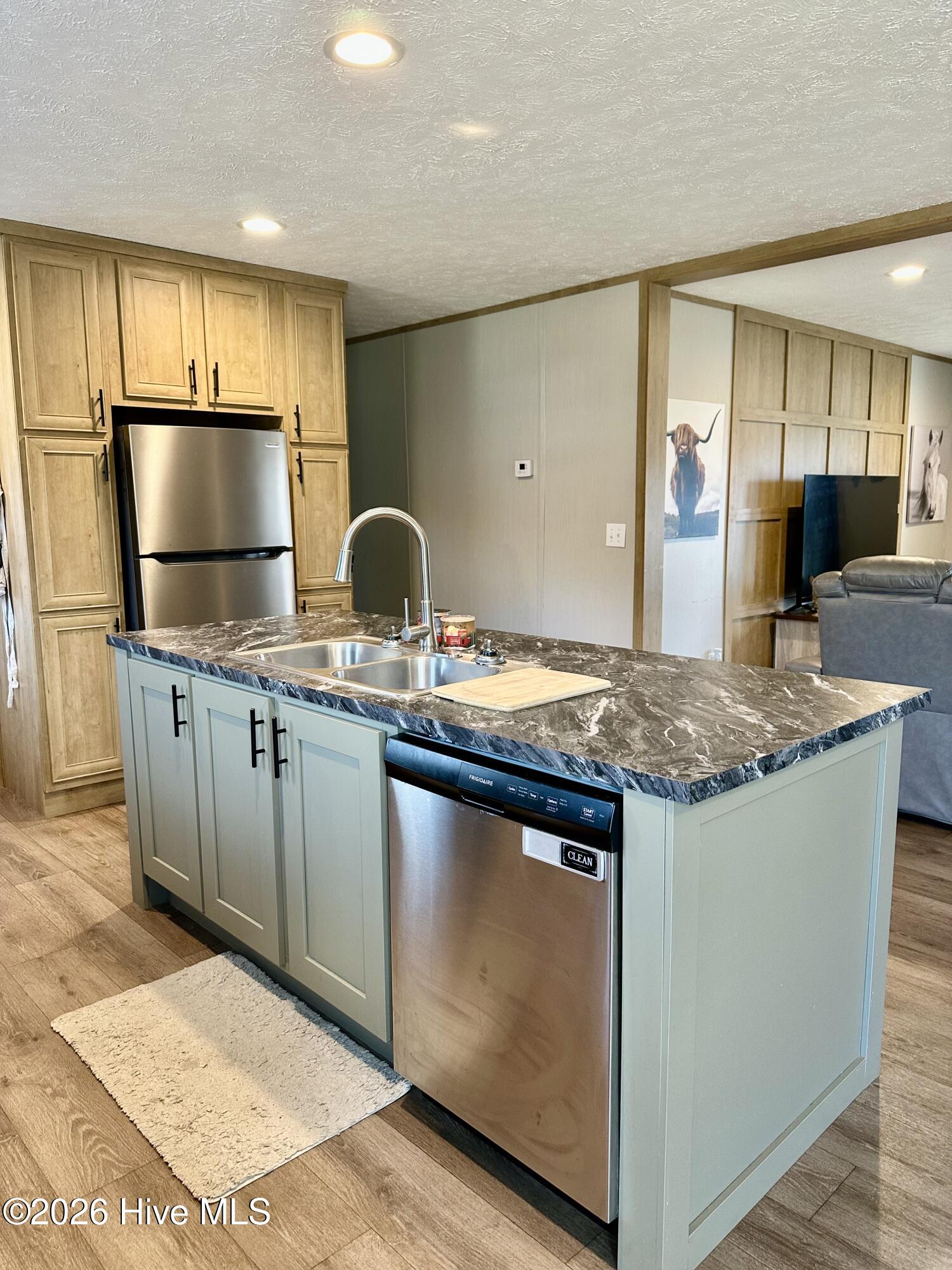 100548571 | Photo 21