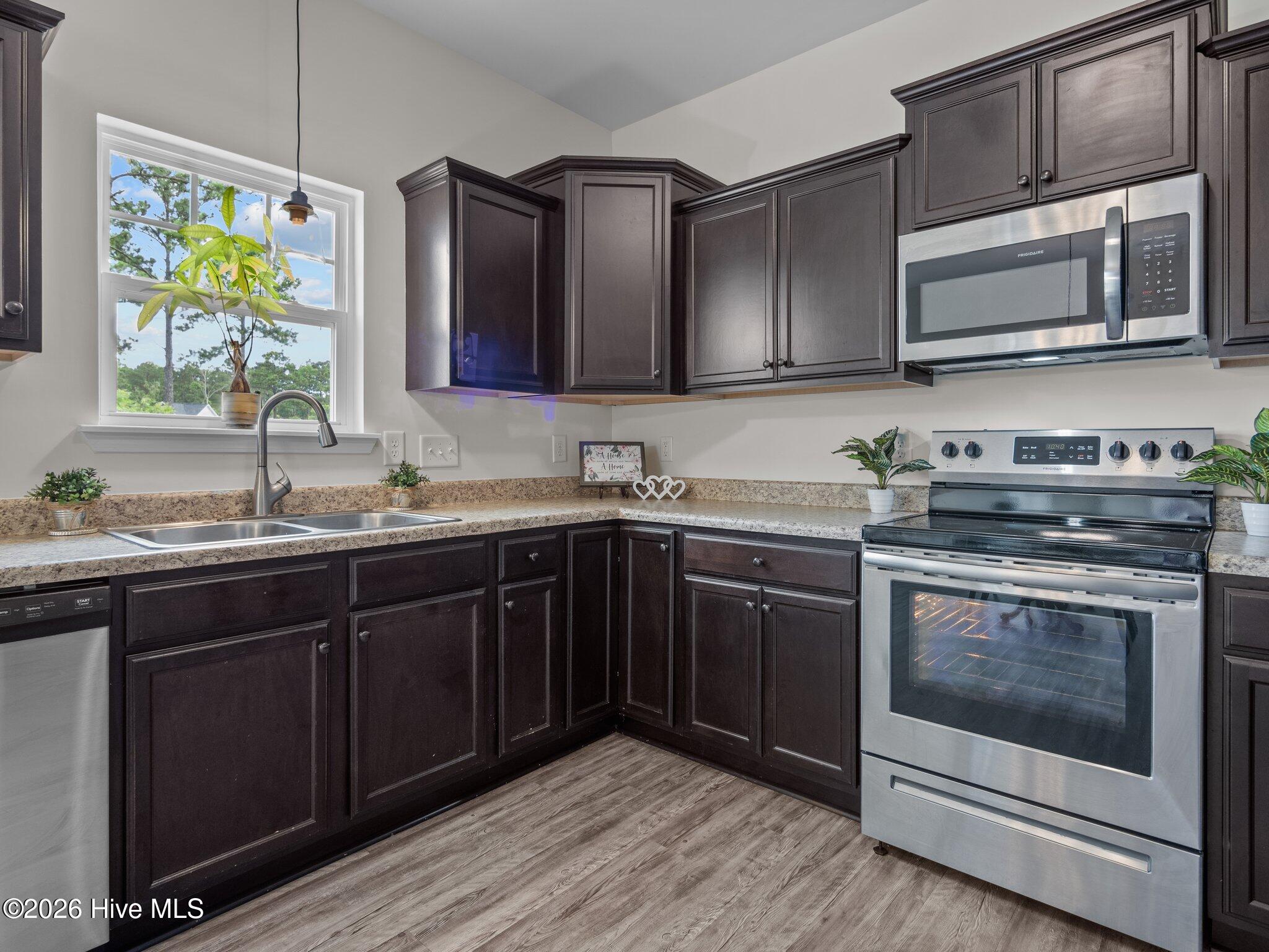 100561868 | Photo 21