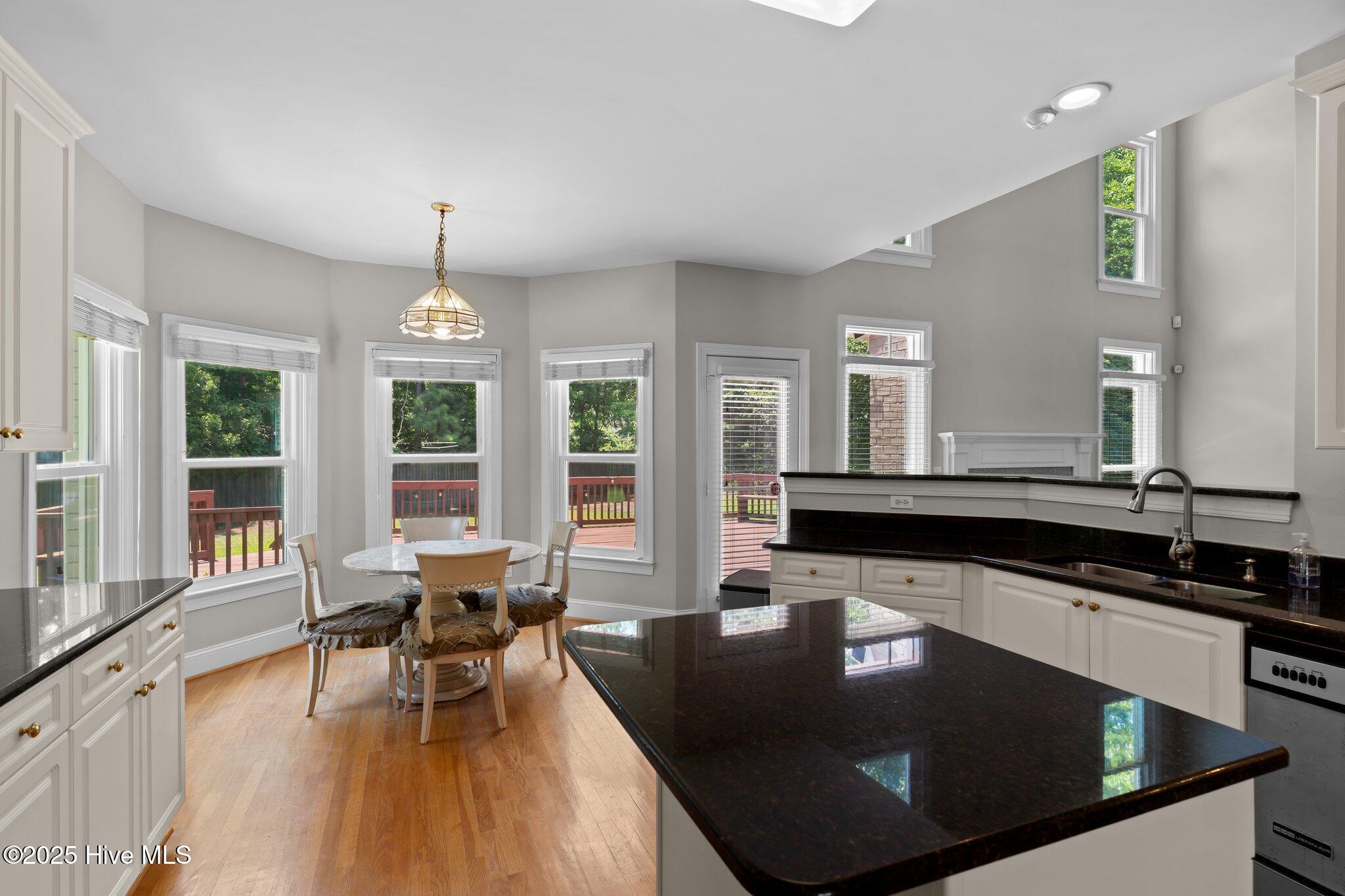 100549329 | Photo 14