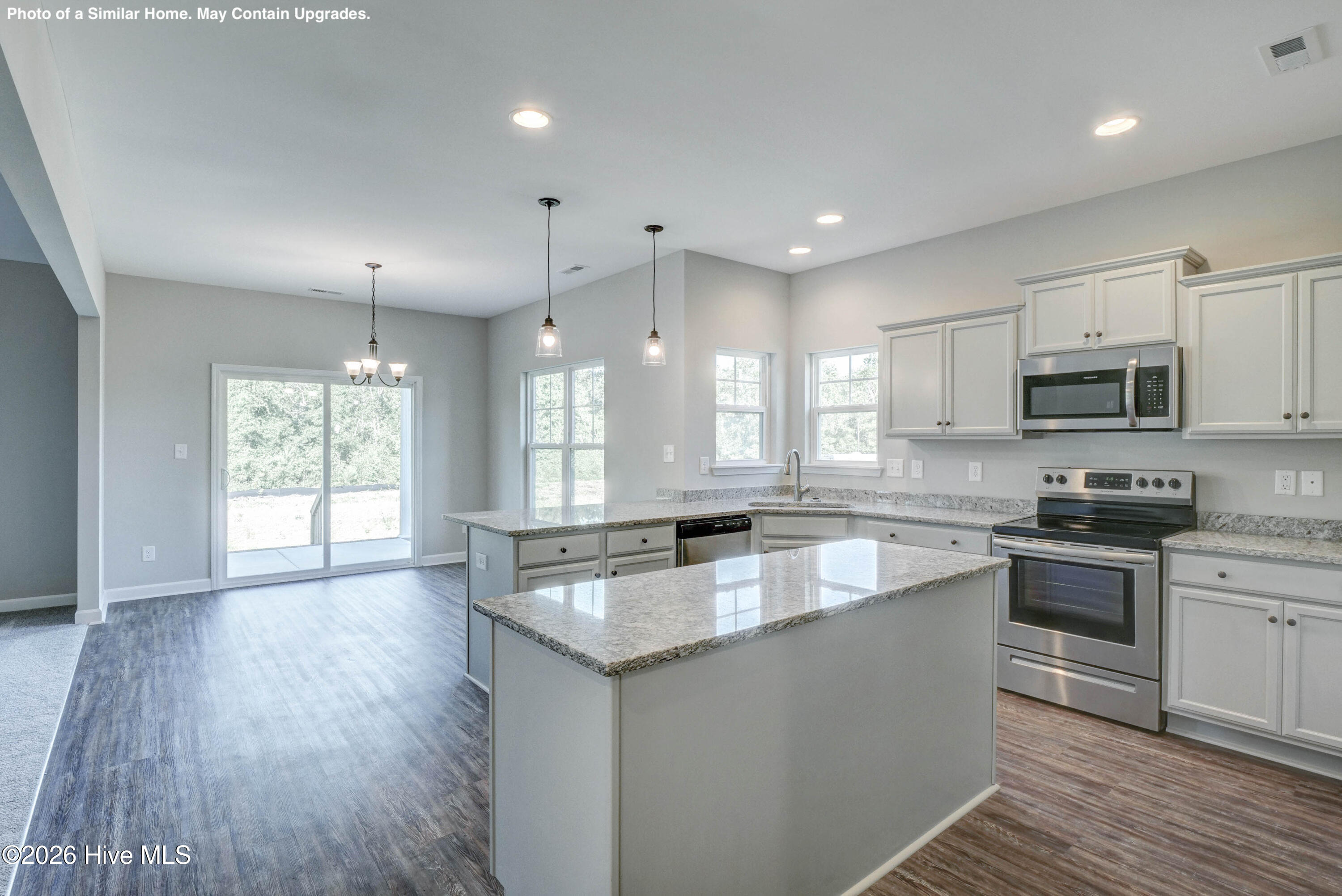 100567172 | Photo 19