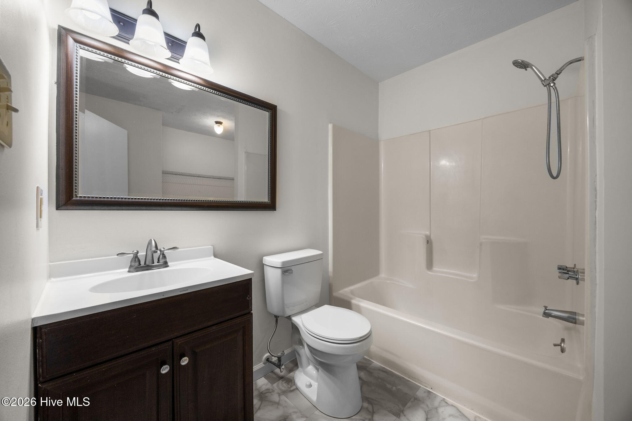 100550938 | Photo 23