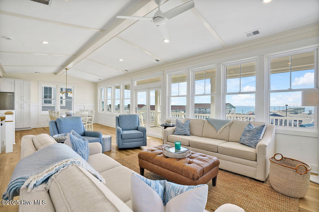 100541995 | Photo 41