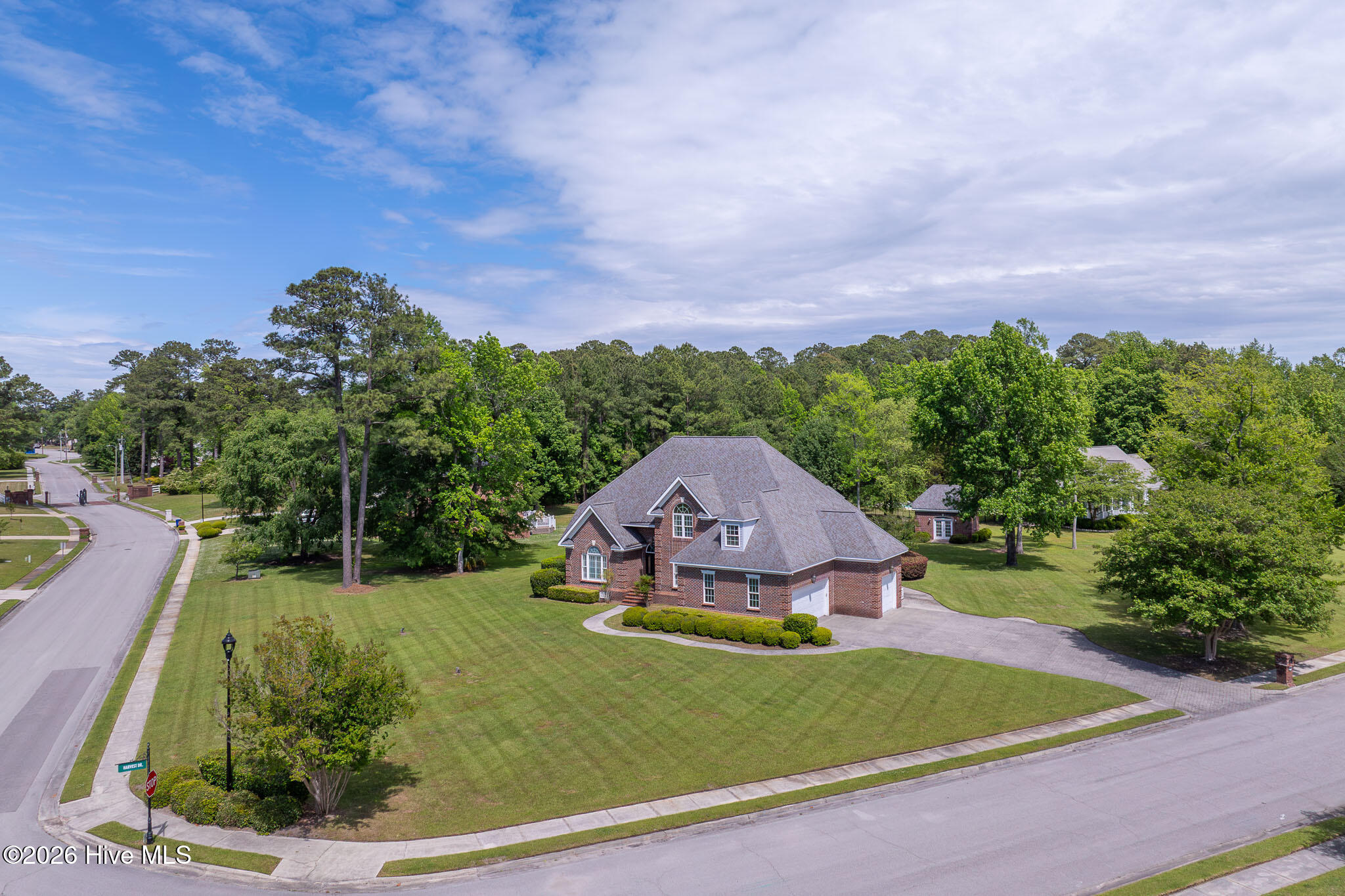 100570266 | Photo 76