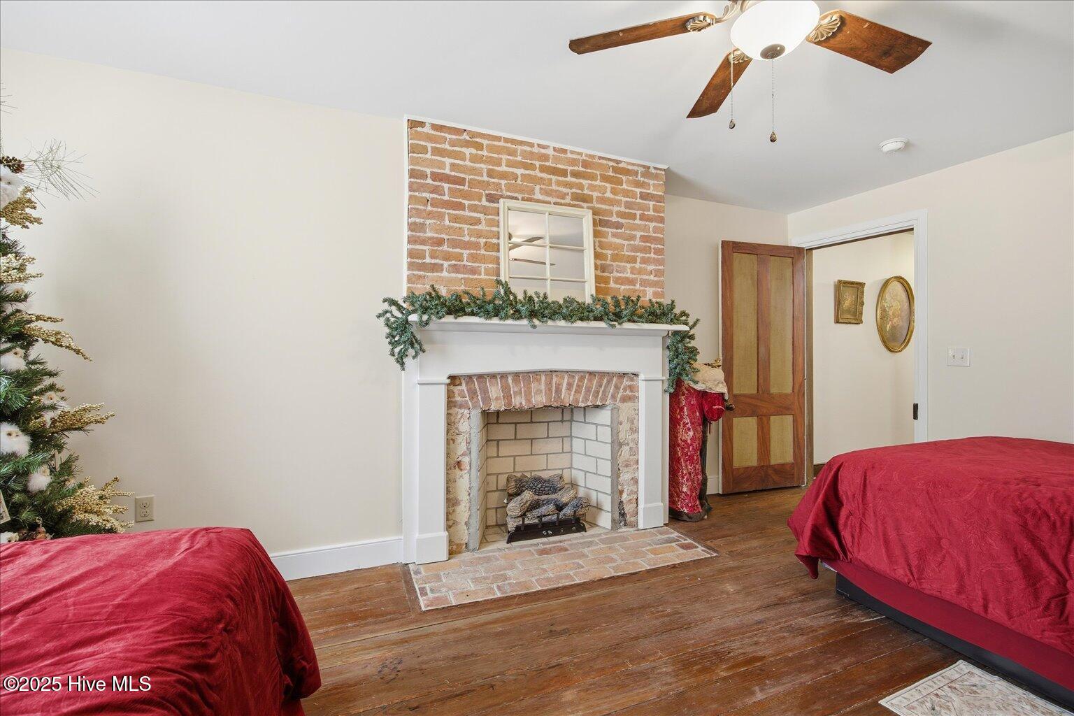 100545633 | Photo 45