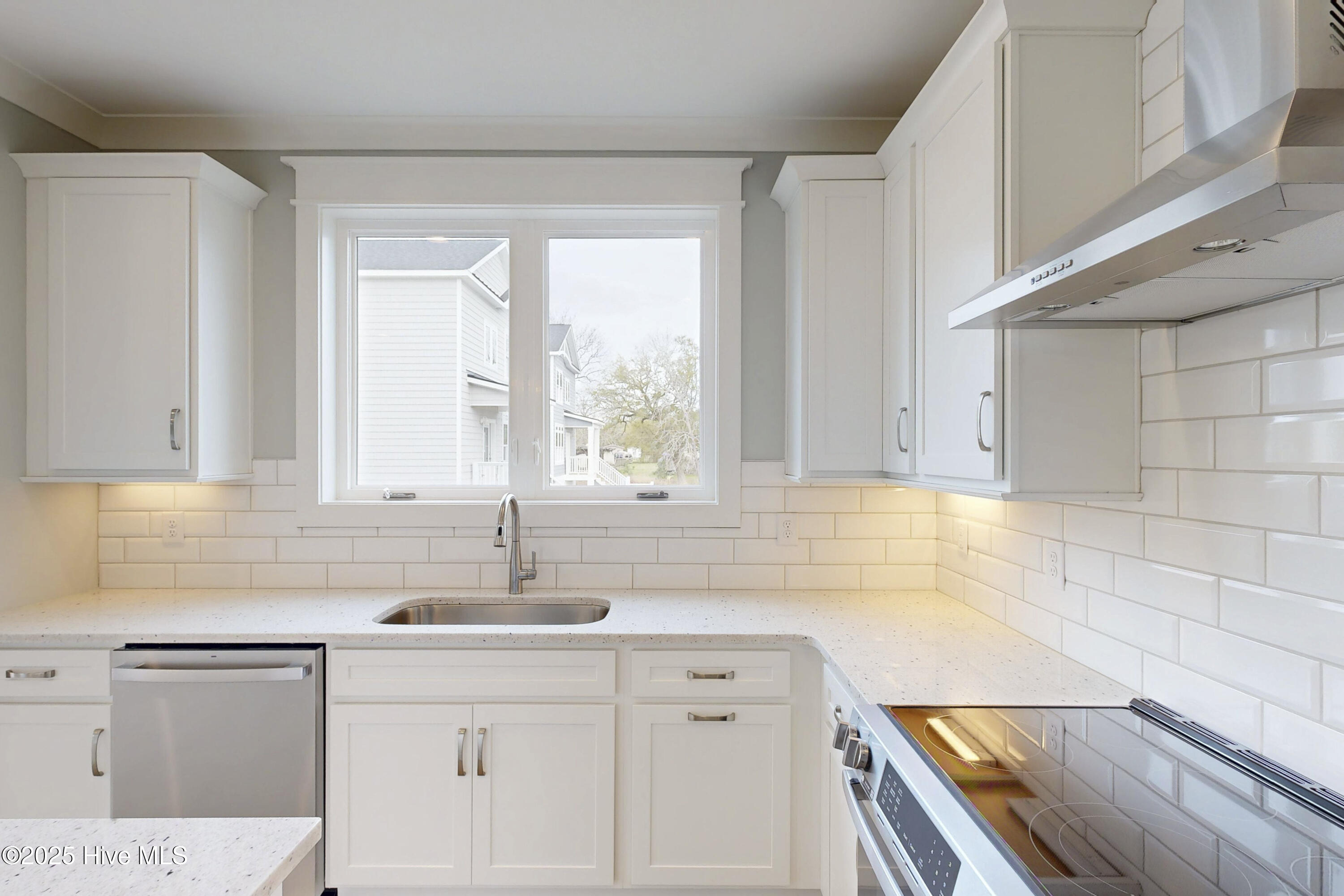 100529326 | Photo 13