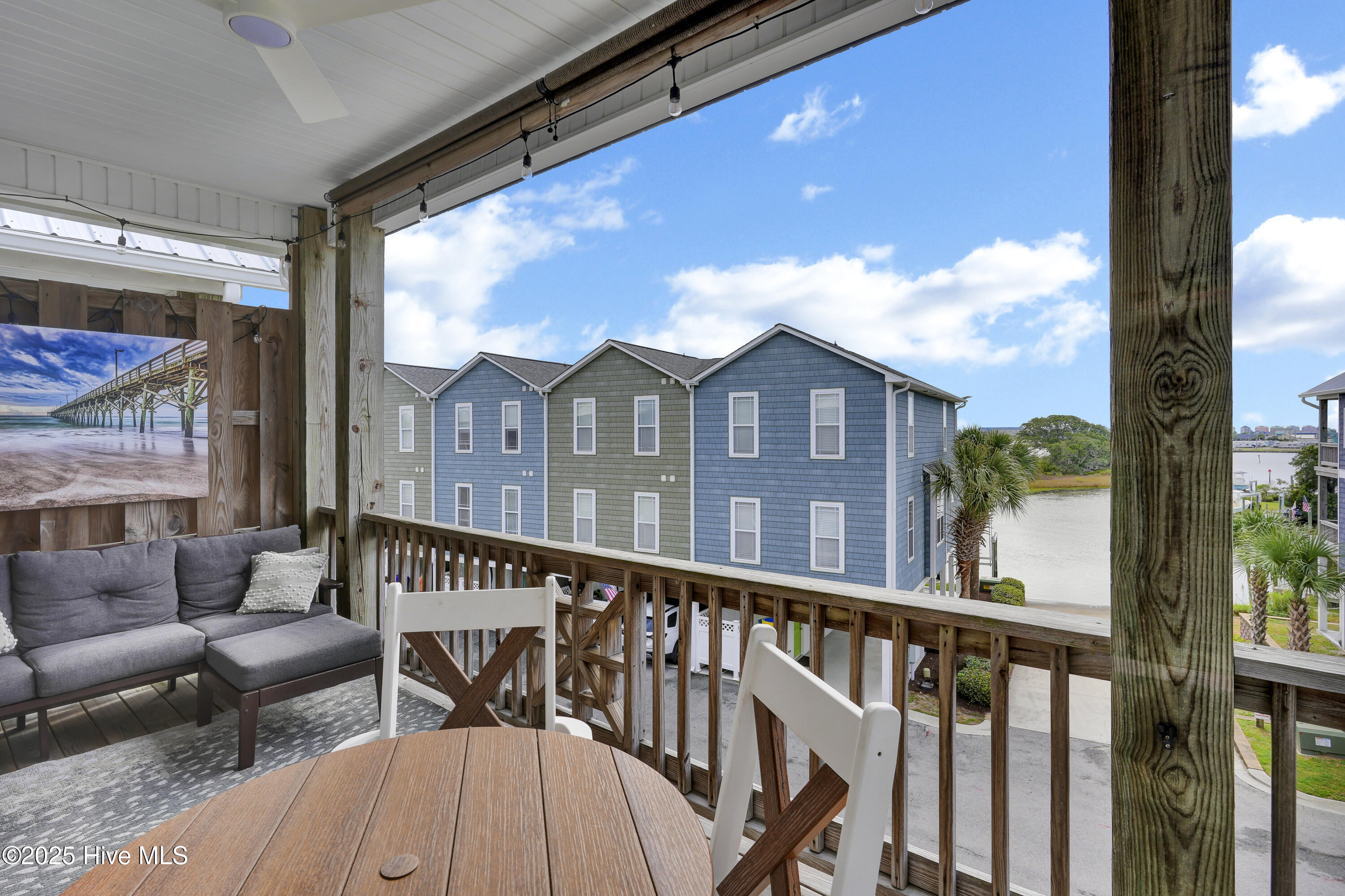 100532685 | Photo 36