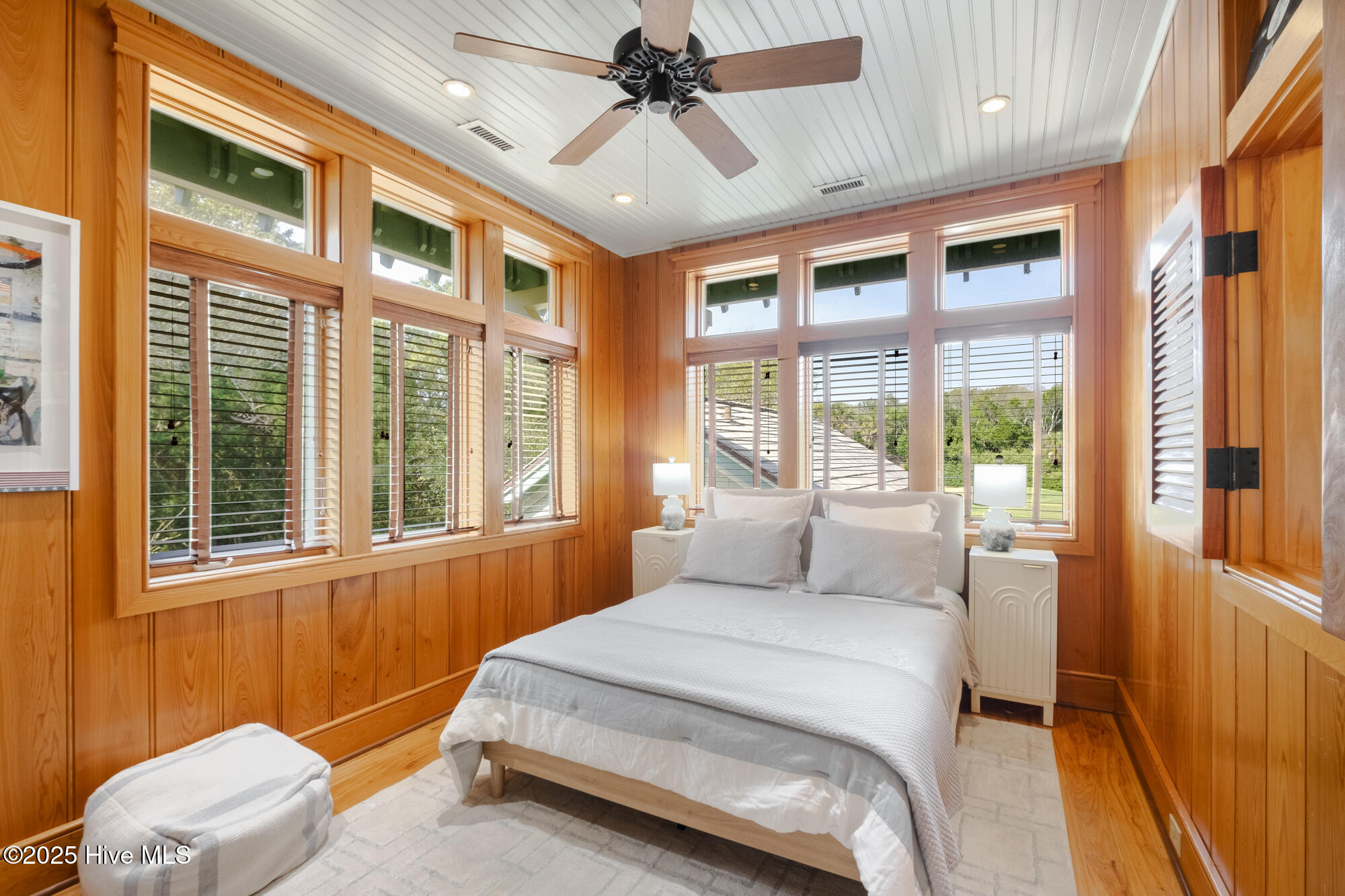 100517307 | Photo 15