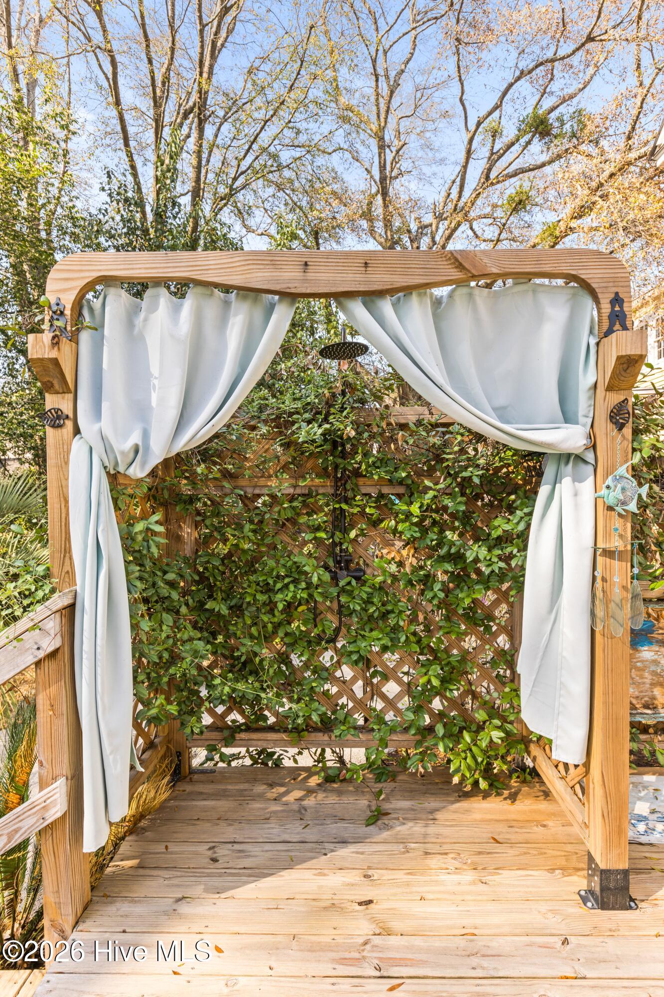 100560142 | Photo 46