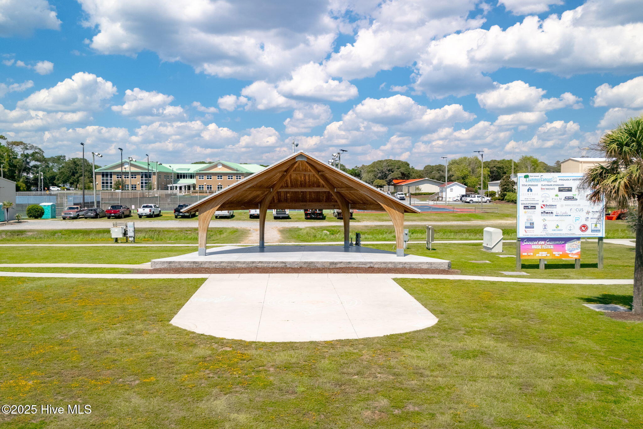 100532717 | Photo 56