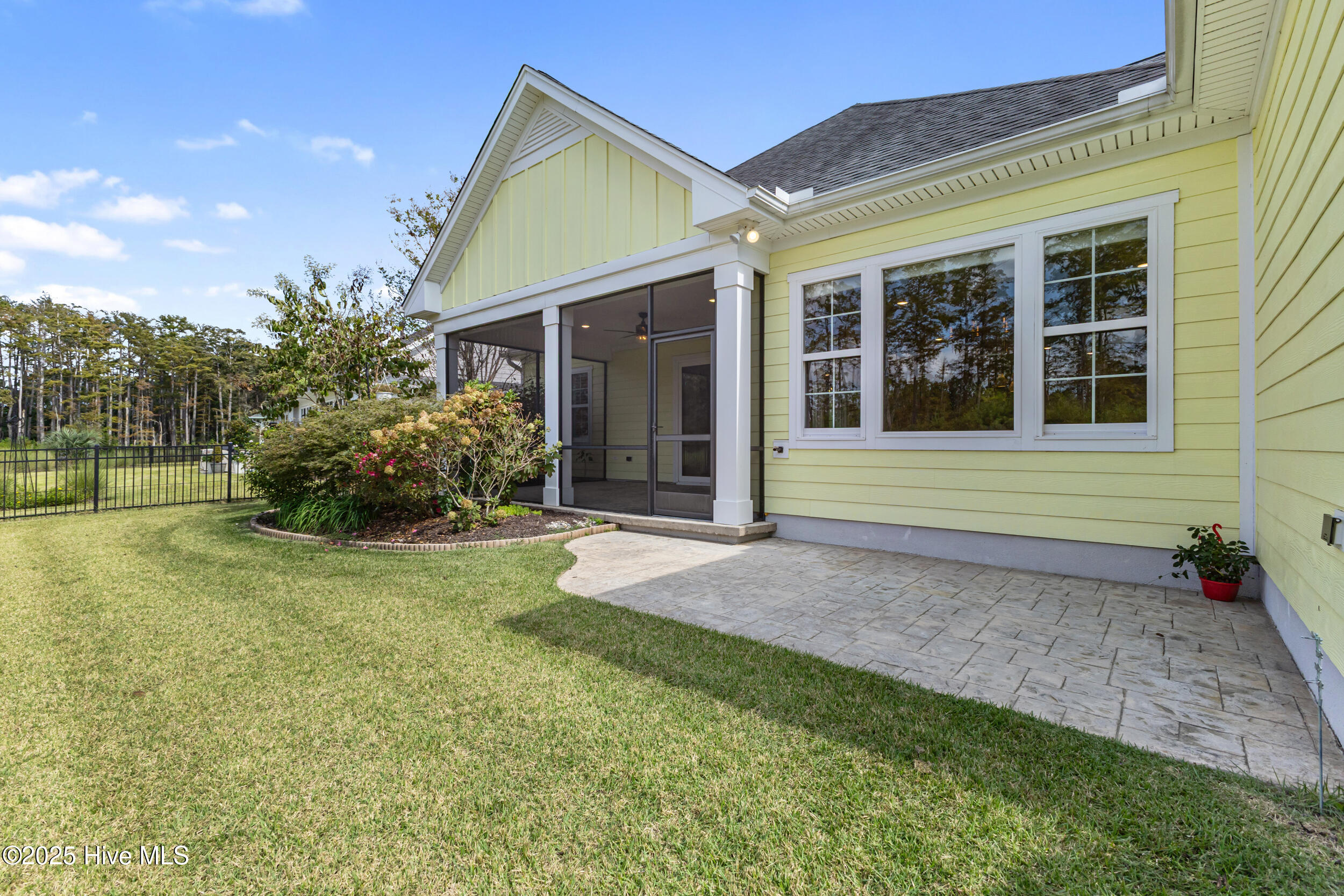 100534390 | Photo 45