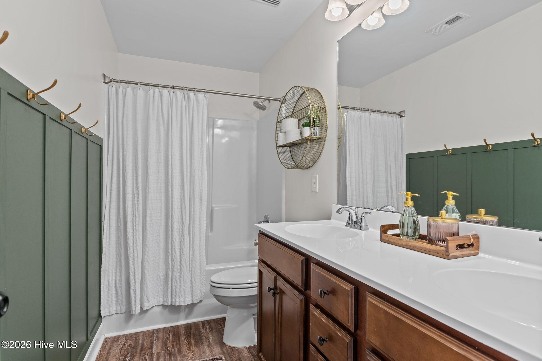 100568670 | Photo 25