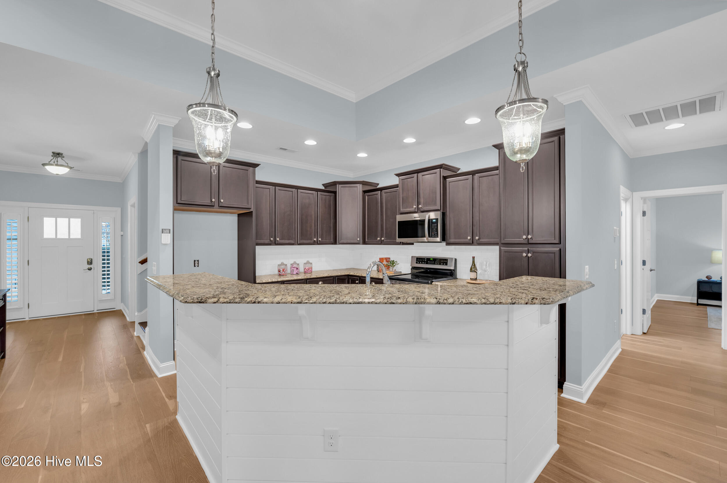 100551592 | Photo 12