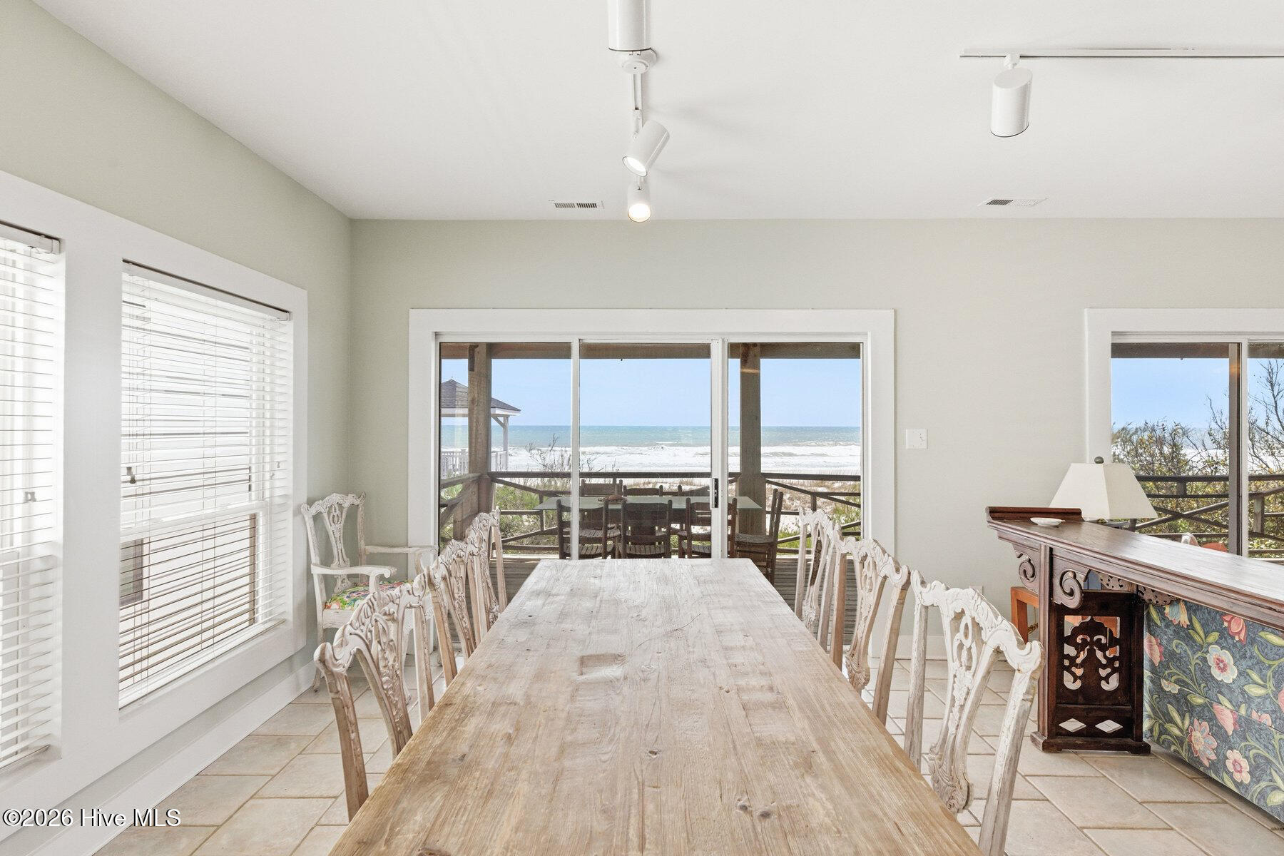 100566391 | Photo 12