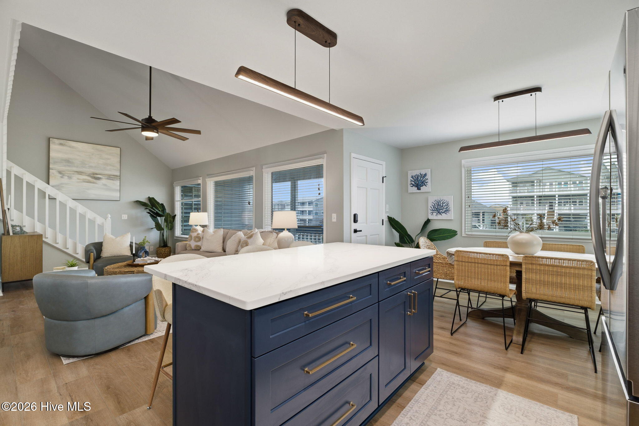 100557260 | Photo 22