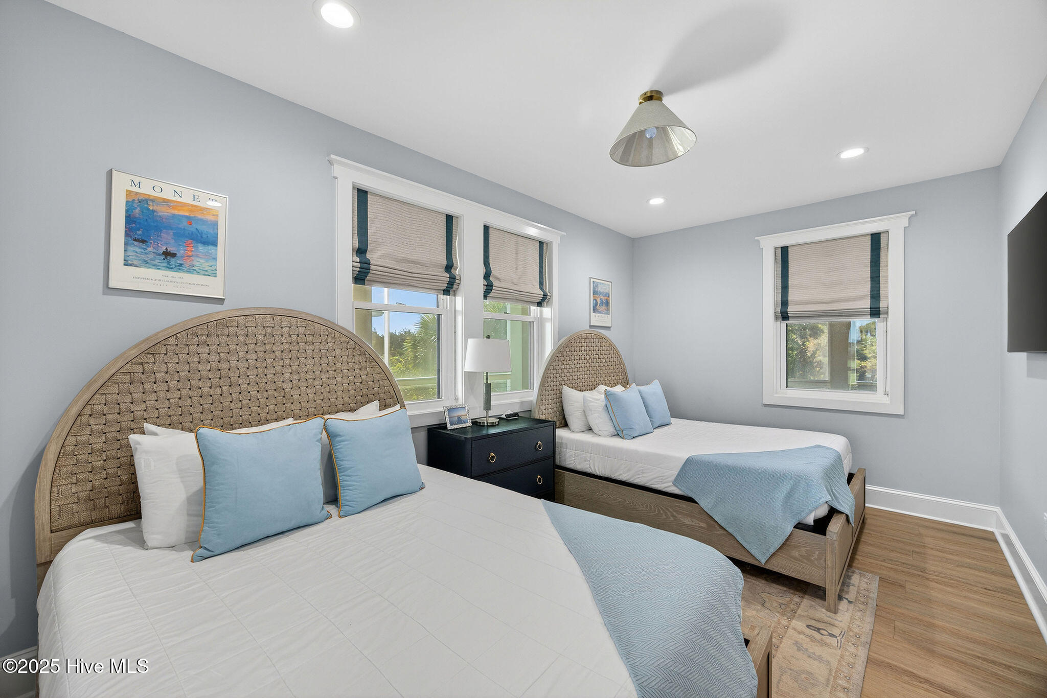 100541250 | Photo 26