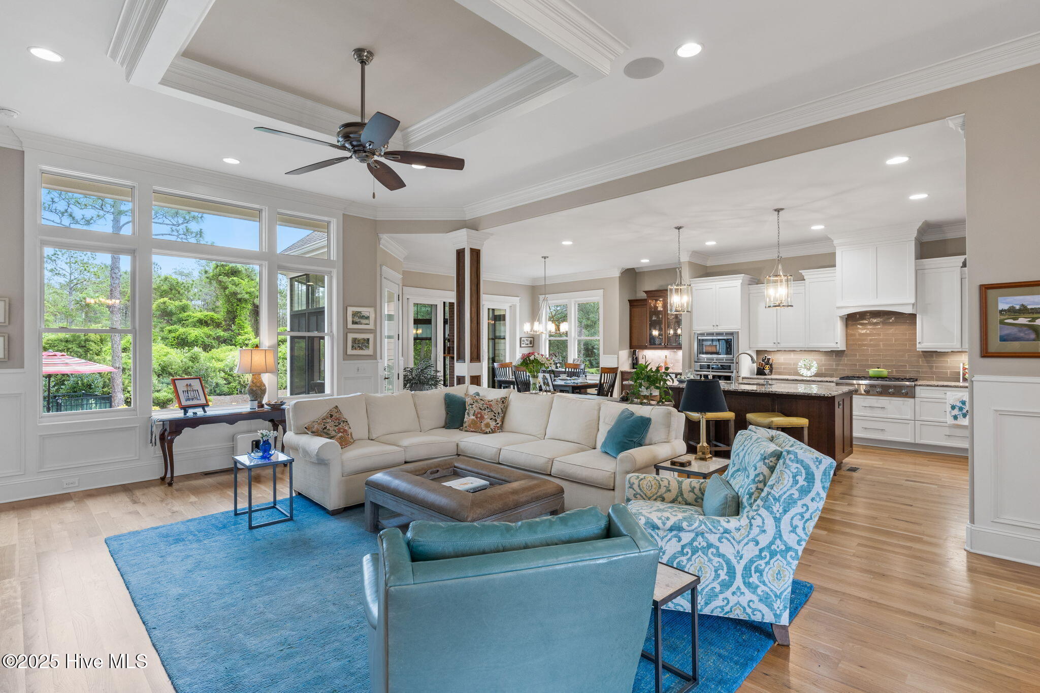 100562401 | Photo 28