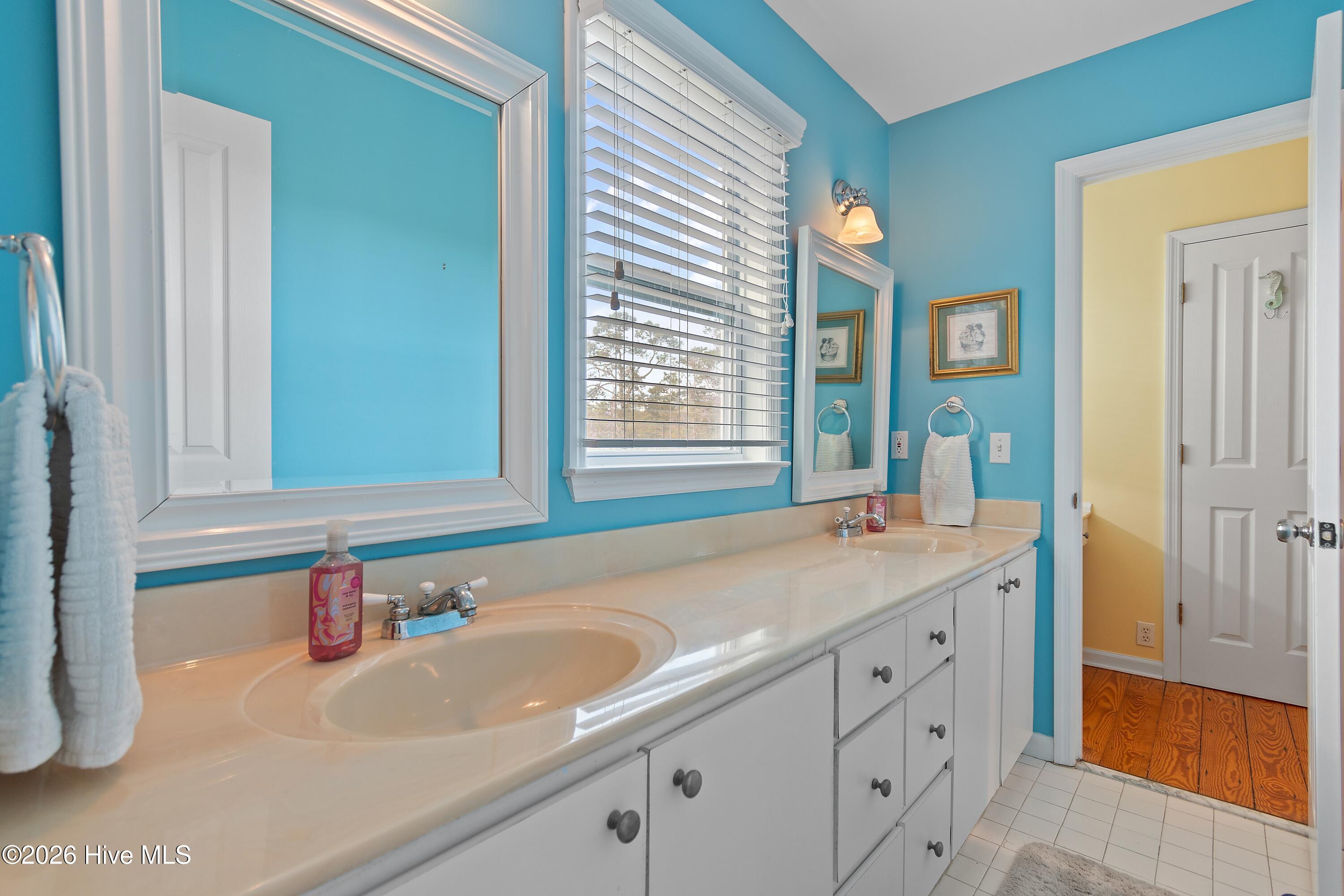 100564312 | Photo 31