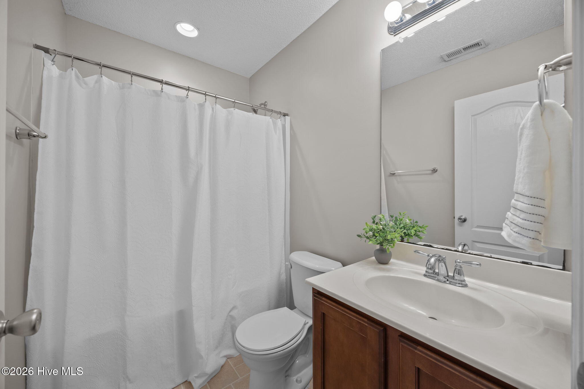 100547713 | Photo 26