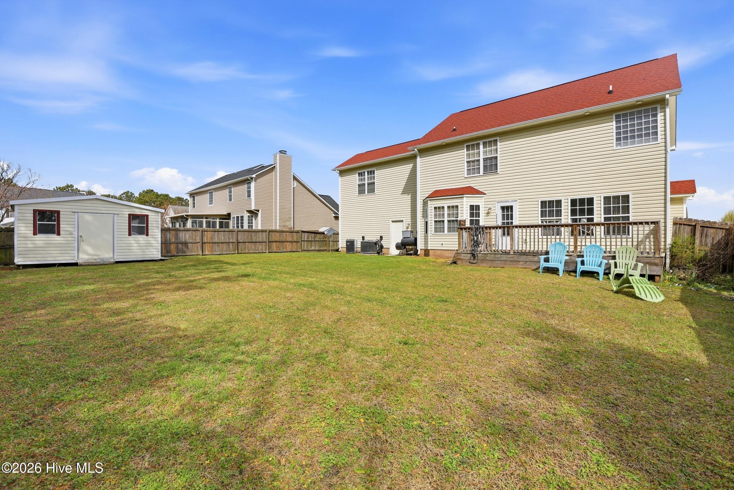 100561590 | Photo 23