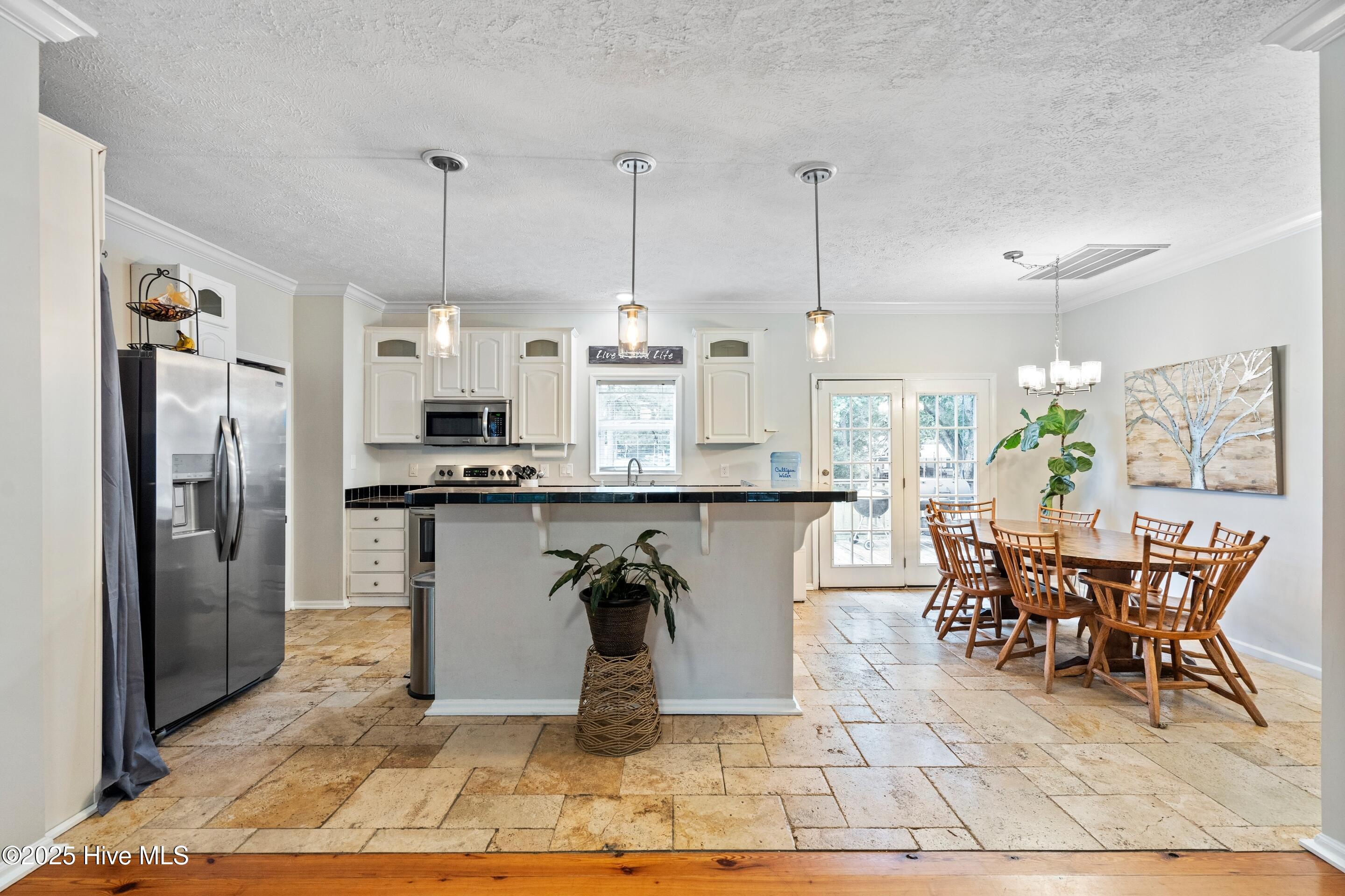 100535134 | Photo 15