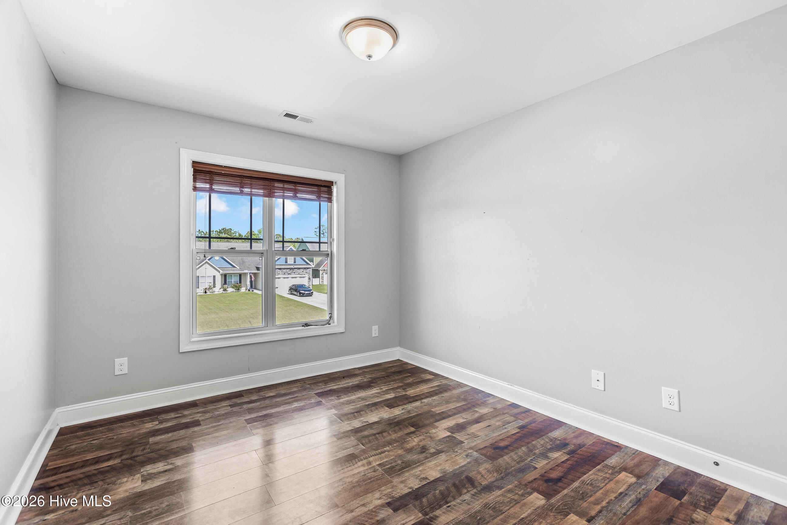 100567731 | Photo 31