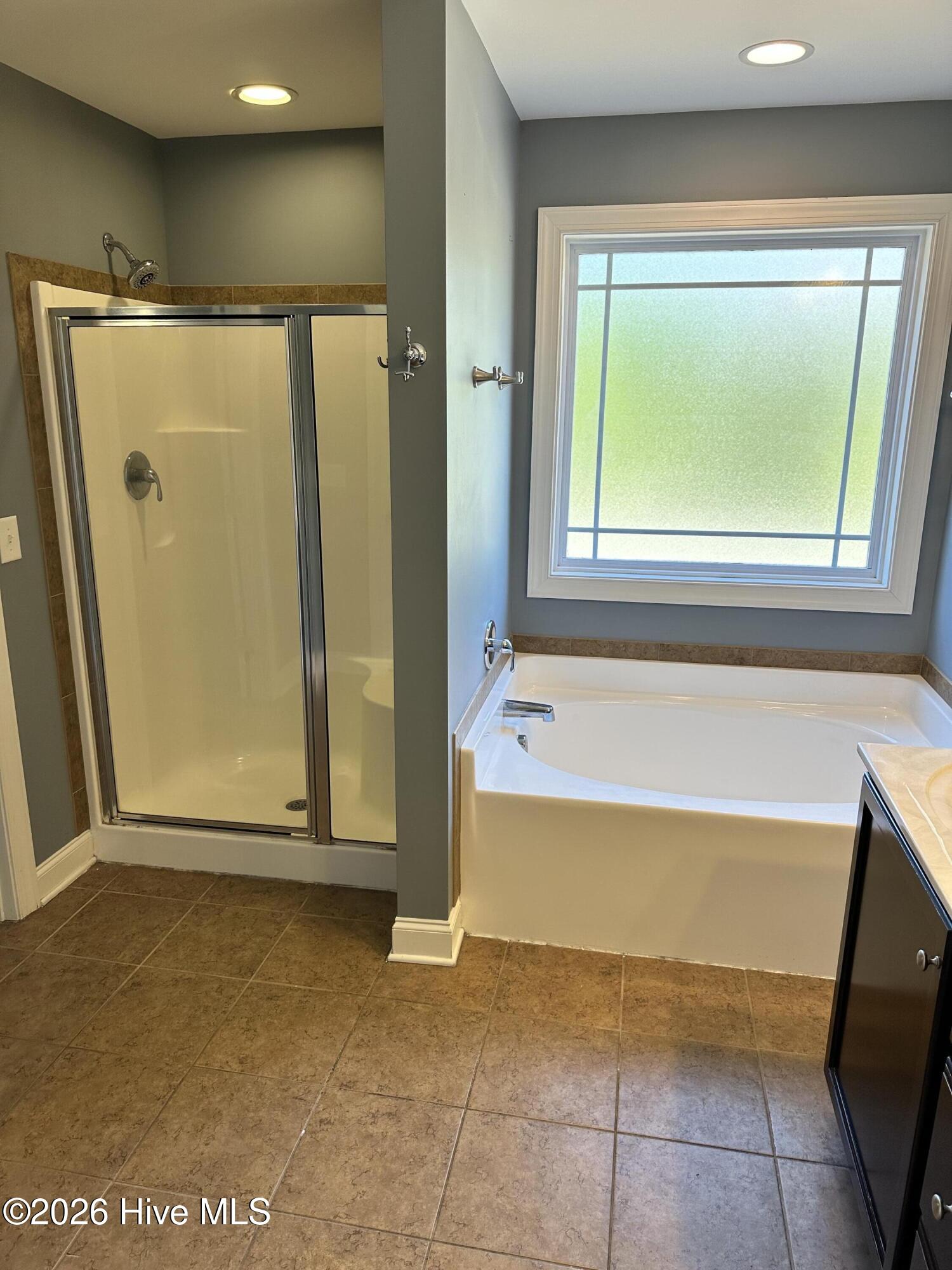 100548950 | Photo 26