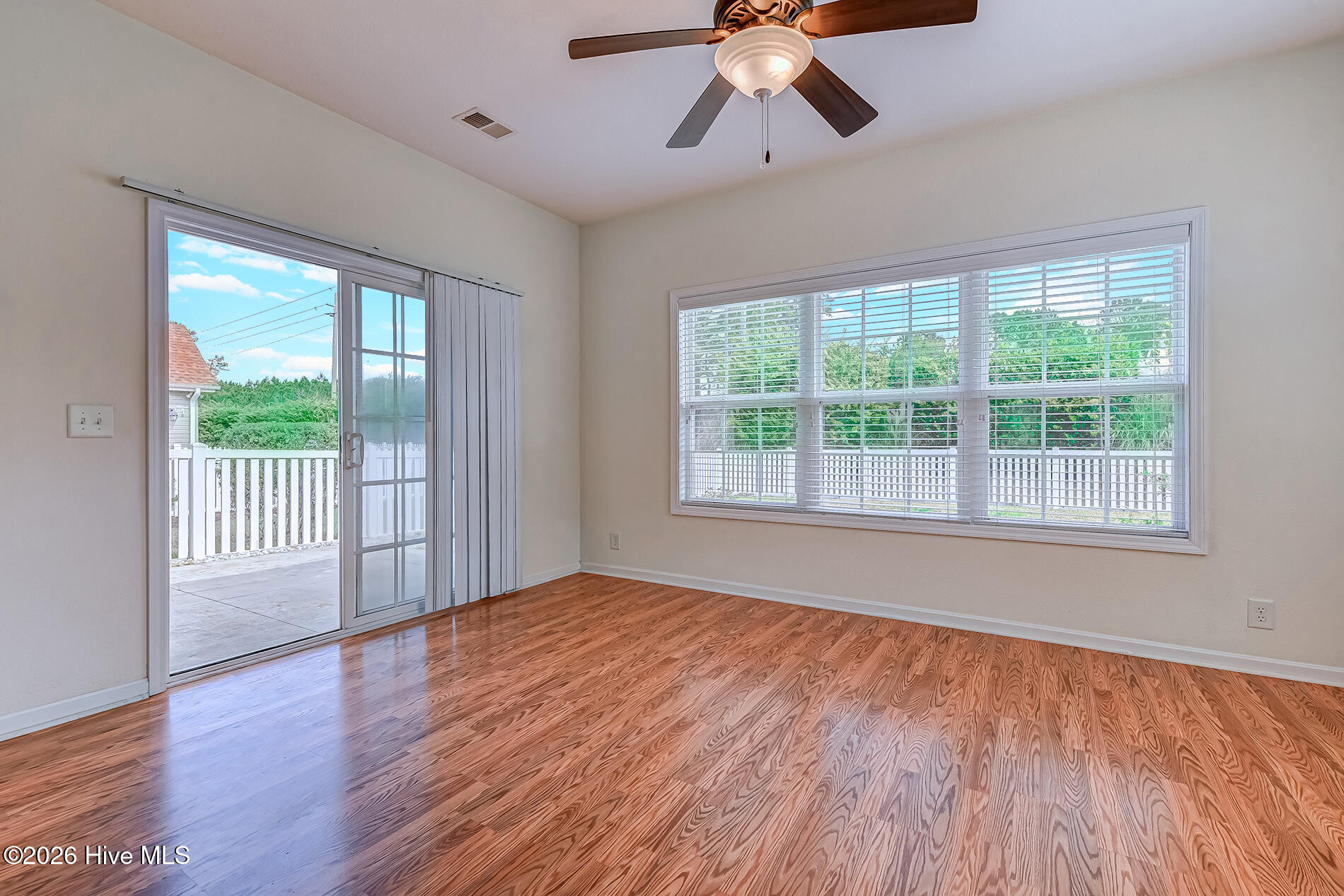 100563613 | Photo 29